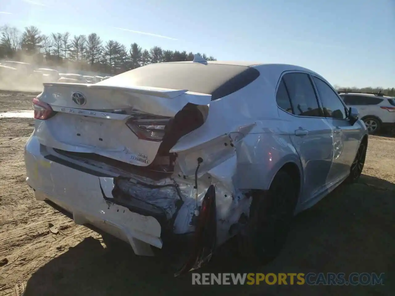 4 Photograph of a damaged car 4T1K31AK4MU025807 TOYOTA CAMRY 2021