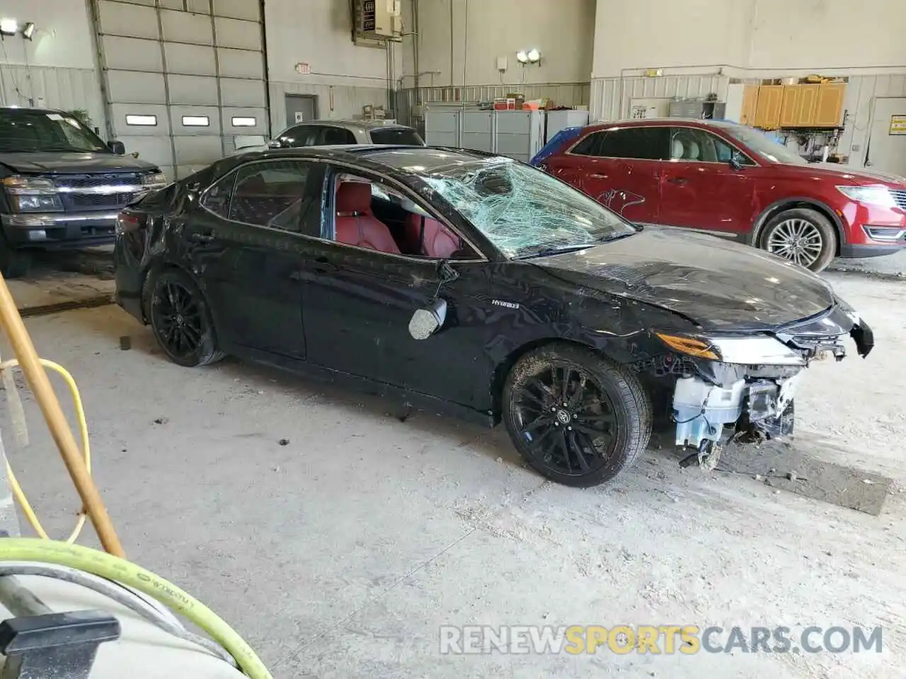 4 Photograph of a damaged car 4T1K31AK4MU547529 TOYOTA CAMRY 2021