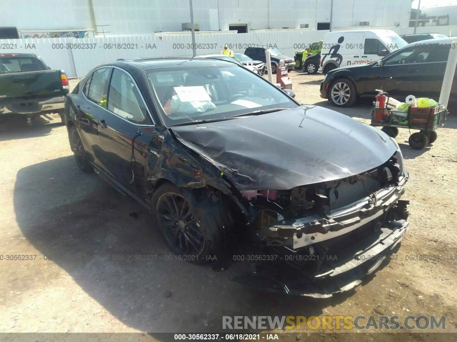 1 Photograph of a damaged car 4T1K31AK4MU557462 TOYOTA CAMRY 2021