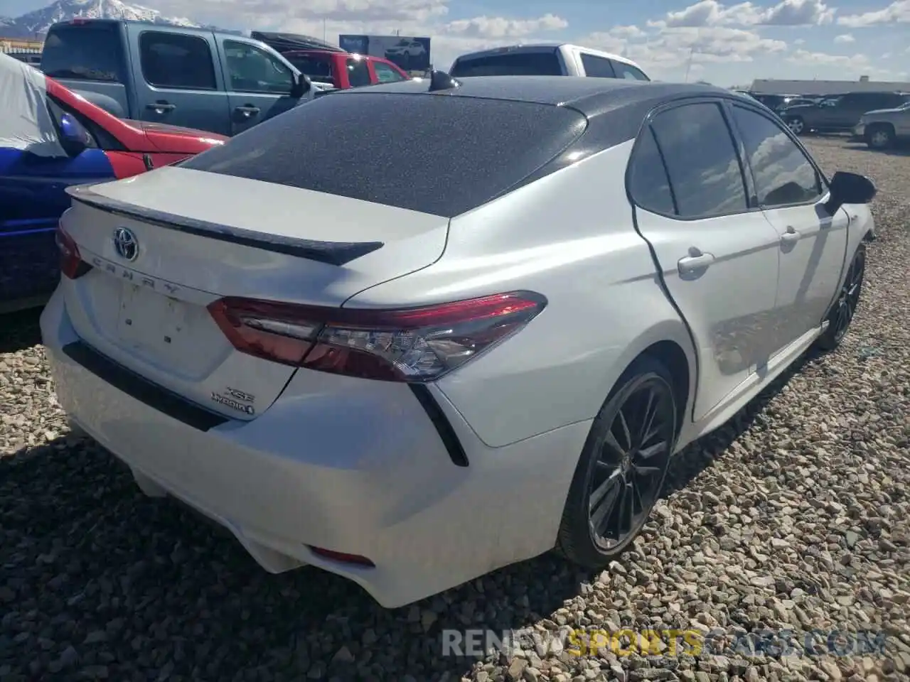 4 Photograph of a damaged car 4T1K31AK5MU025878 TOYOTA CAMRY 2021