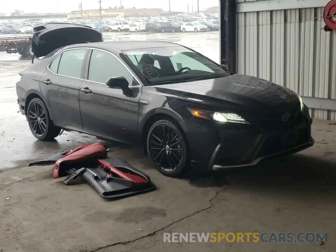 1 Photograph of a damaged car 4T1K31AK5MU560256 TOYOTA CAMRY 2021