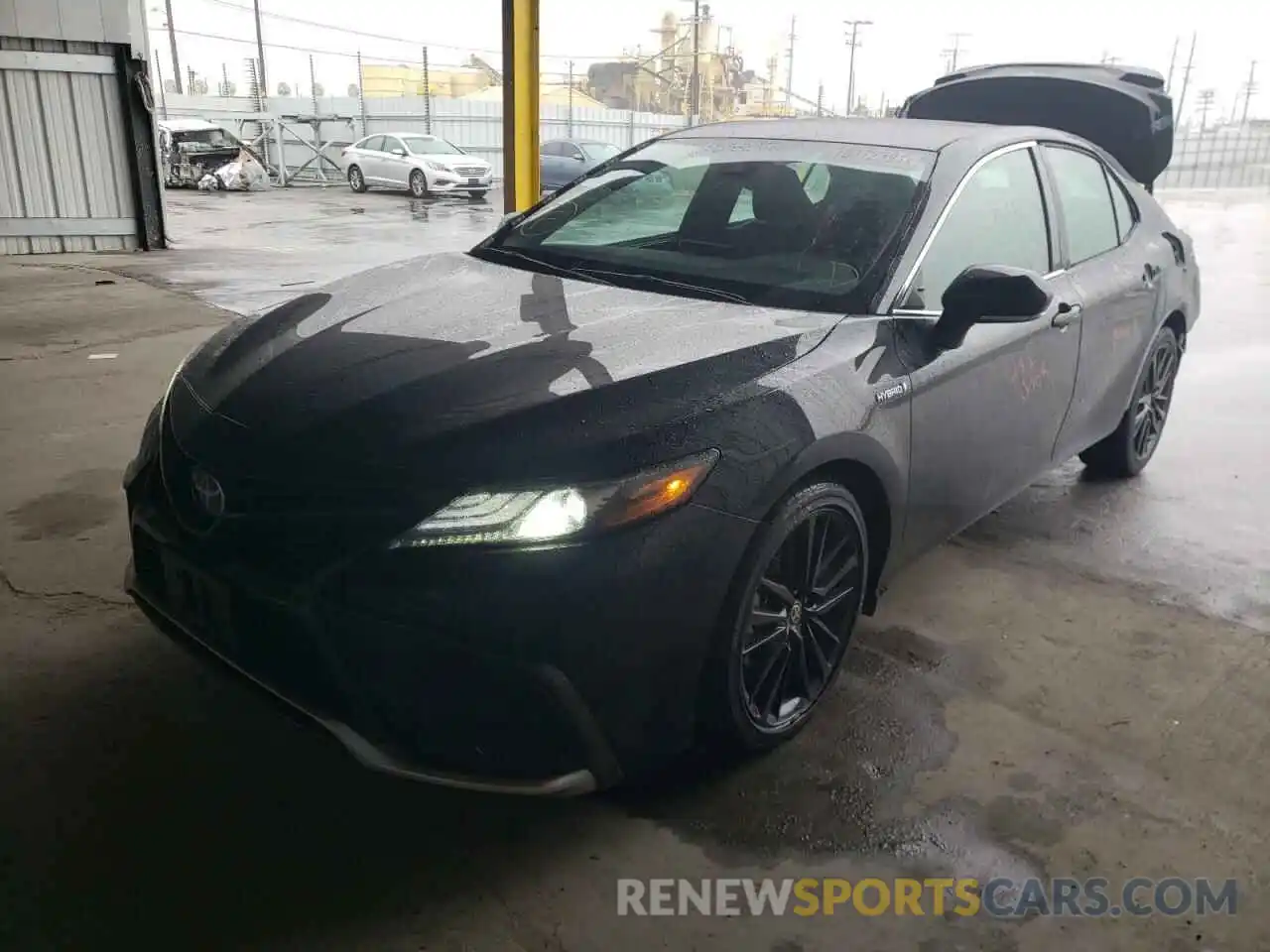 2 Photograph of a damaged car 4T1K31AK5MU560256 TOYOTA CAMRY 2021