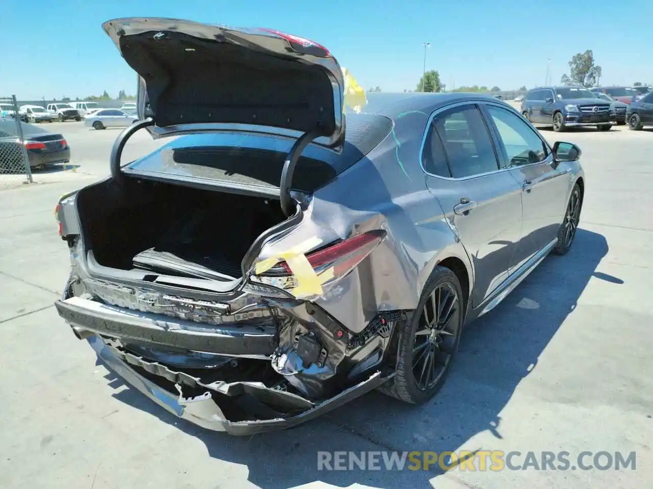 4 Photograph of a damaged car 4T1K31AK6MU548732 TOYOTA CAMRY 2021