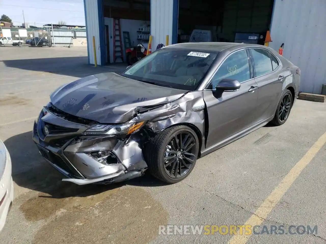 2 Photograph of a damaged car 4T1K31AK6MU558998 TOYOTA CAMRY 2021