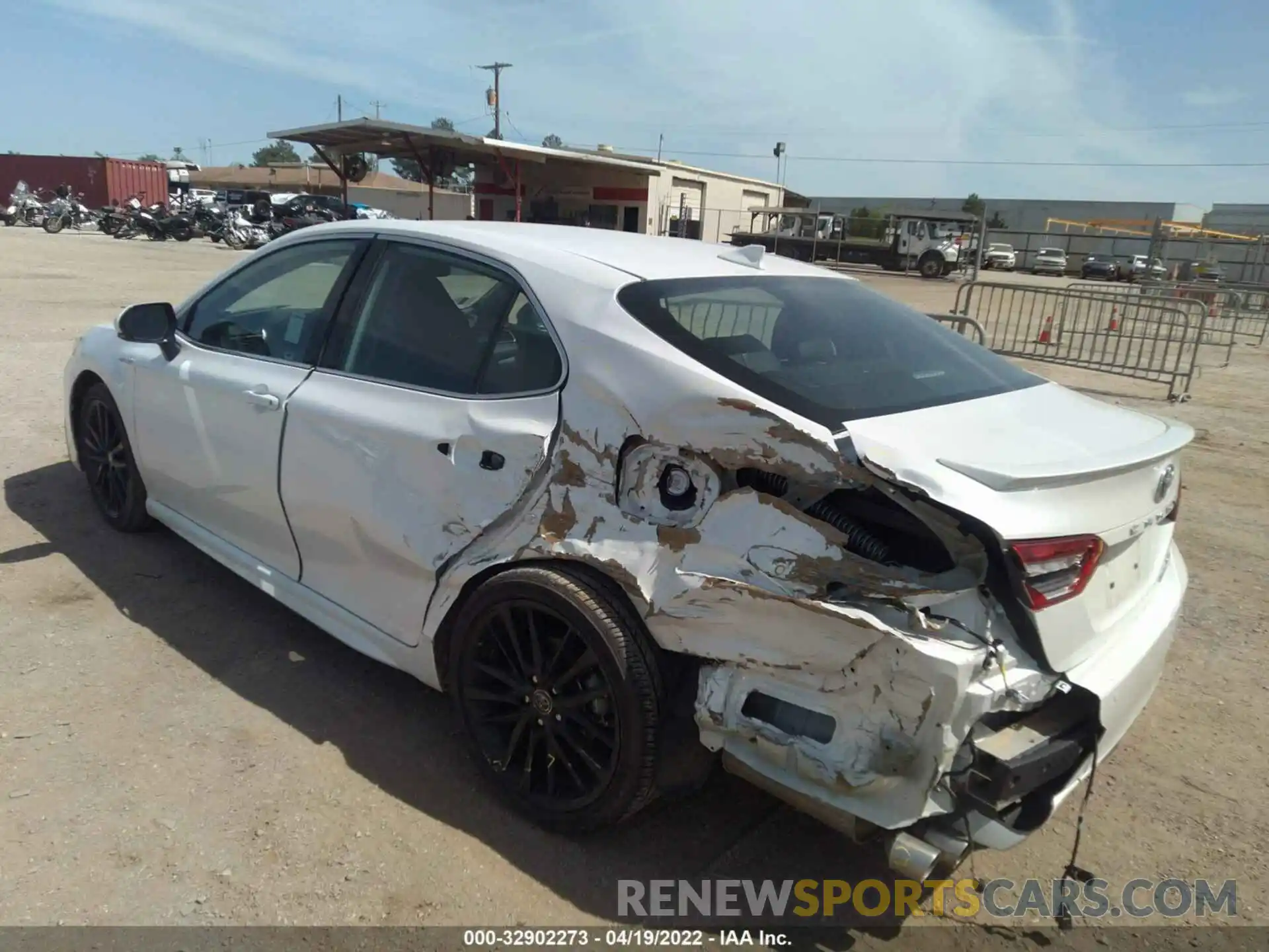 3 Photograph of a damaged car 4T1K31AK6MU567331 TOYOTA CAMRY 2021