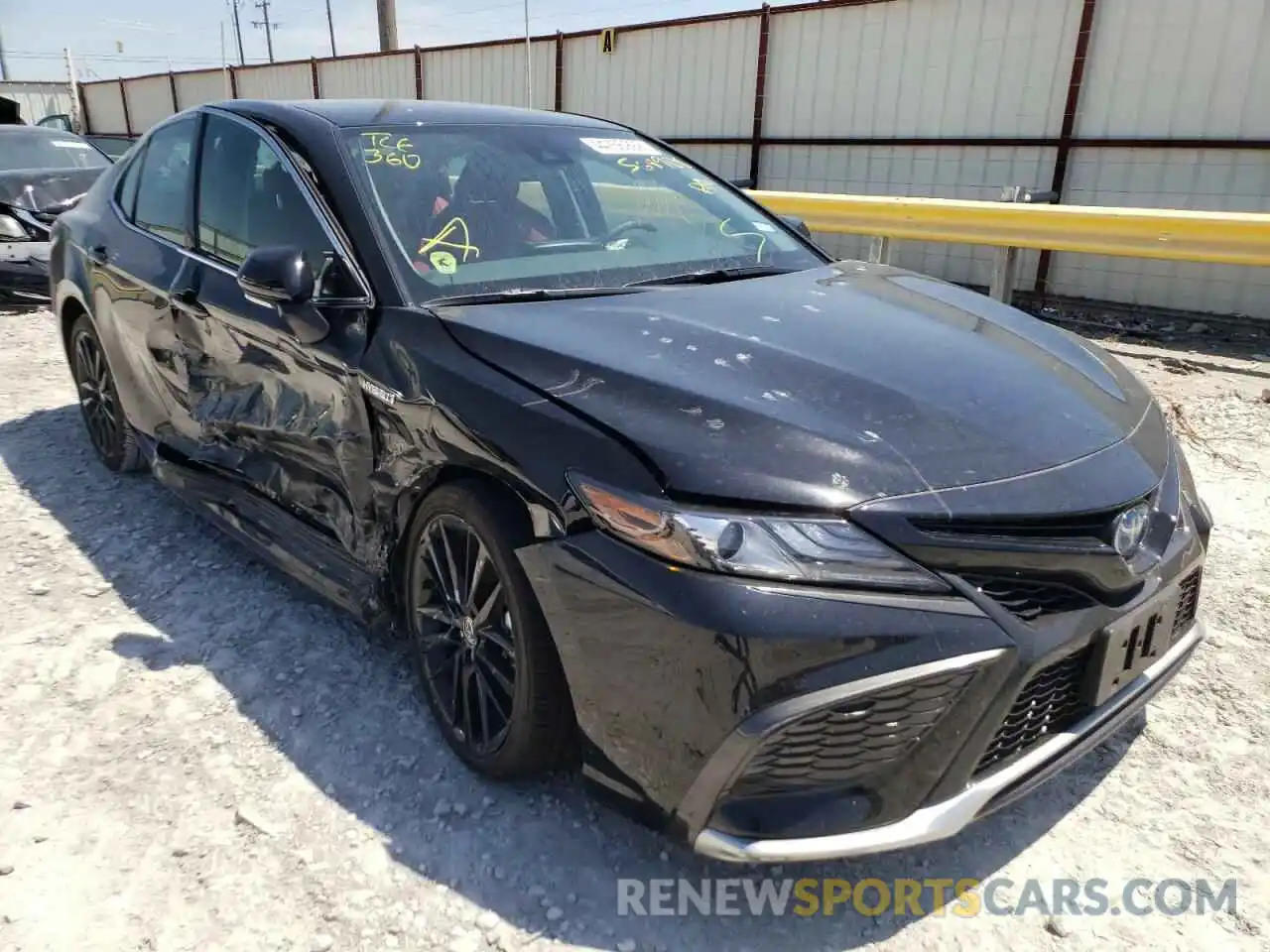 1 Photograph of a damaged car 4T1K31AK7MU568908 TOYOTA CAMRY 2021