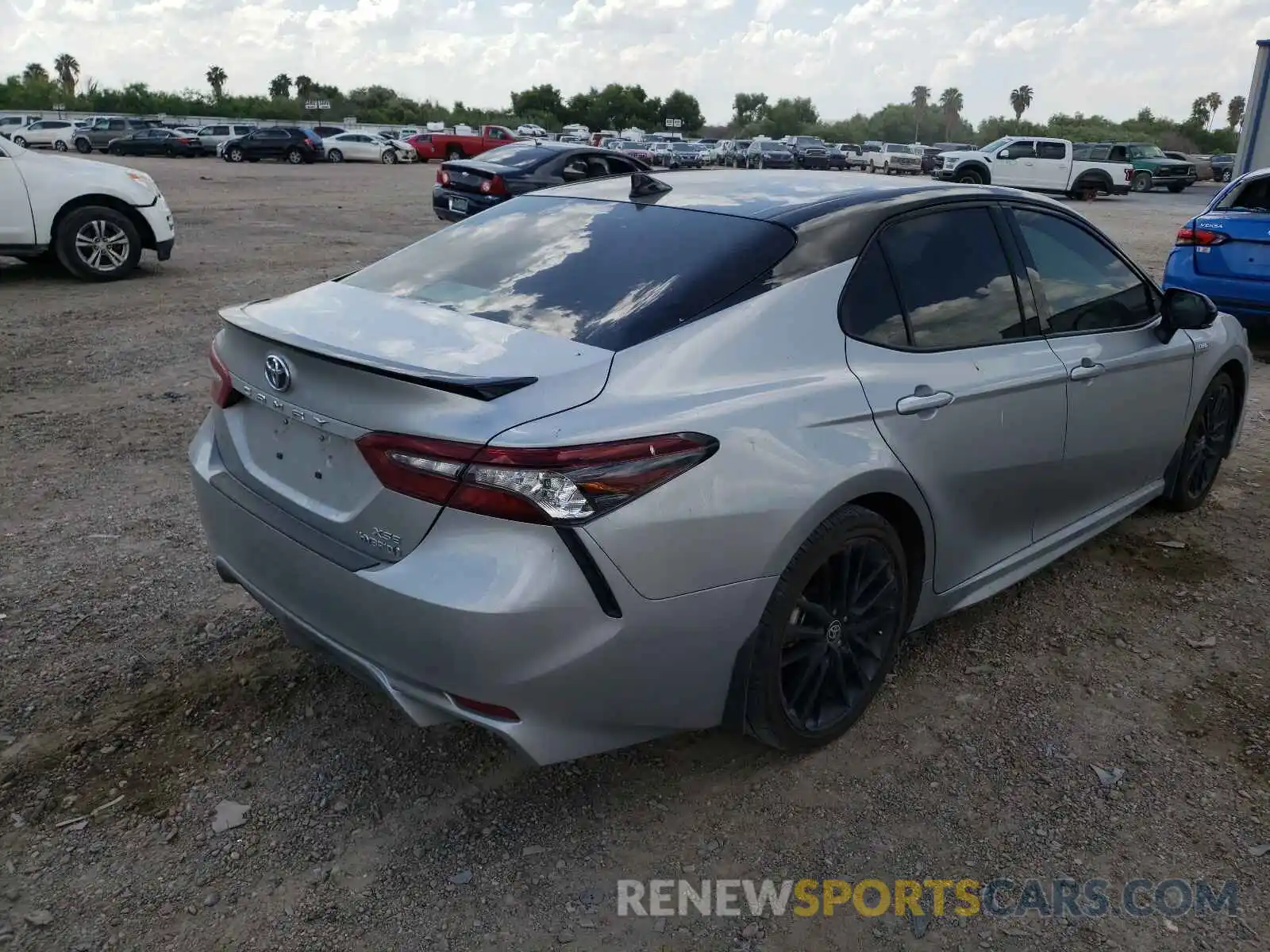 4 Photograph of a damaged car 4T1K31AK8MU024479 TOYOTA CAMRY 2021