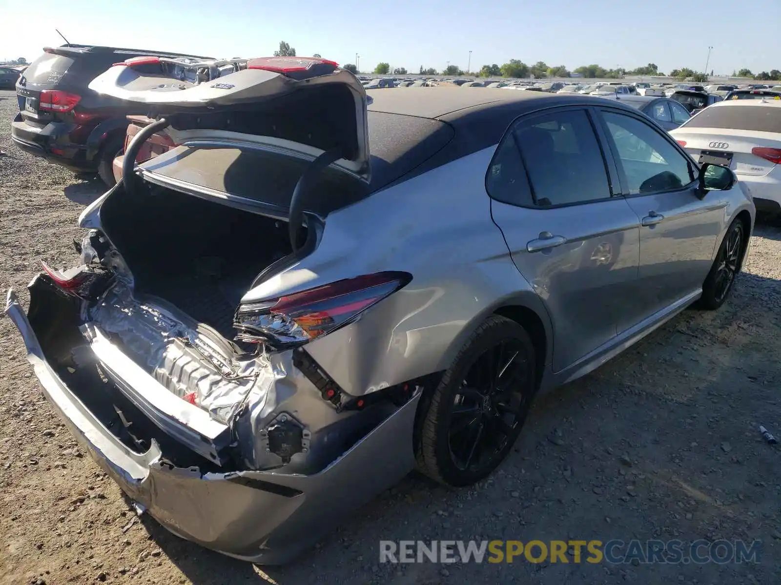 4 Photograph of a damaged car 4T1K31AK8MU026412 TOYOTA CAMRY 2021