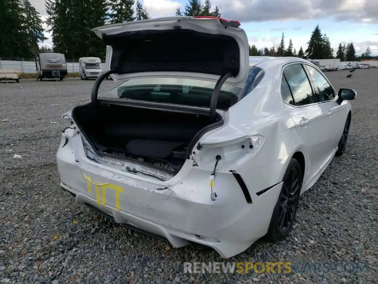 4 Photograph of a damaged car 4T1K31AK9MU025172 TOYOTA CAMRY 2021