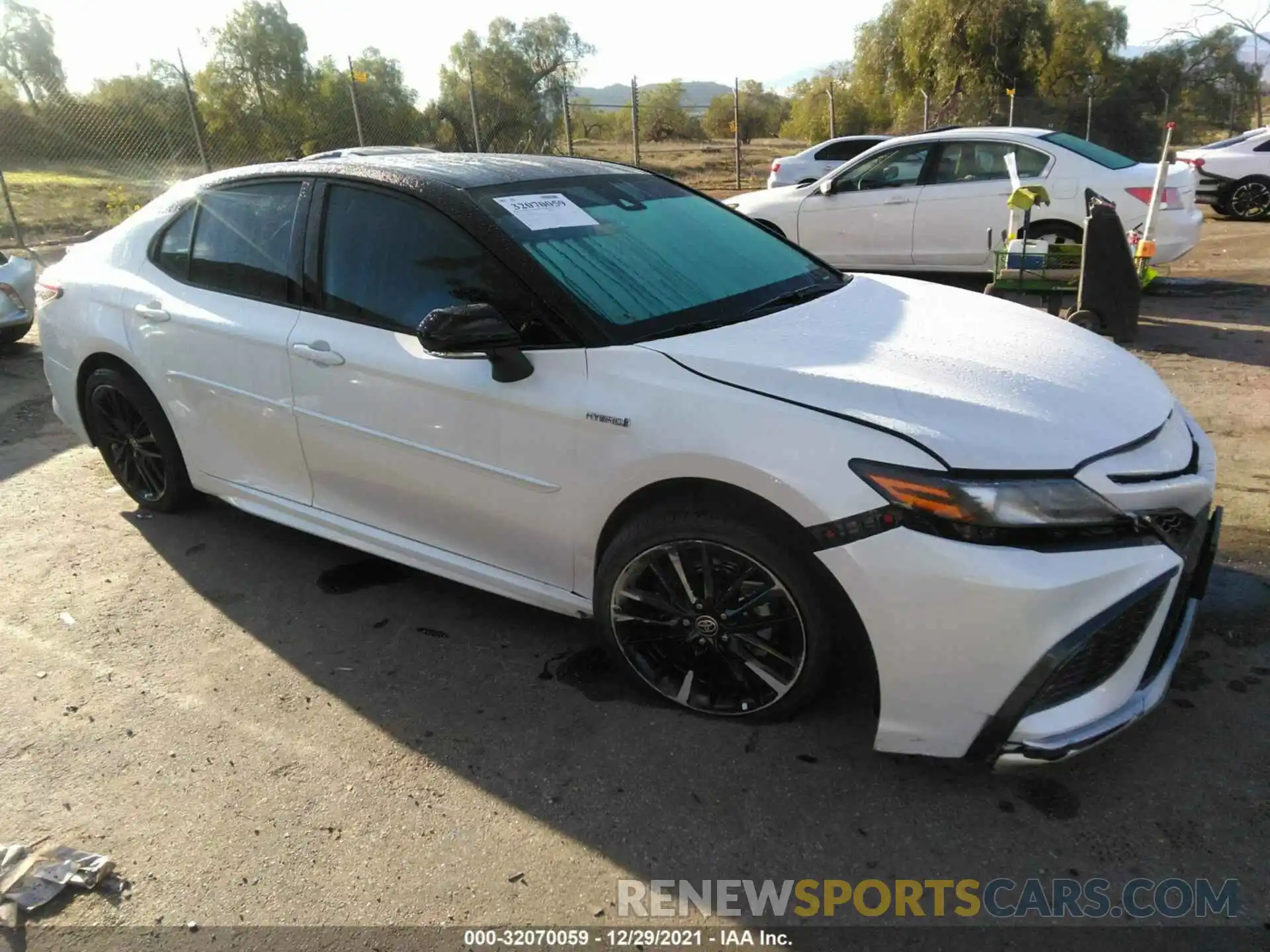 1 Photograph of a damaged car 4T1K31AKXMU023740 TOYOTA CAMRY 2021