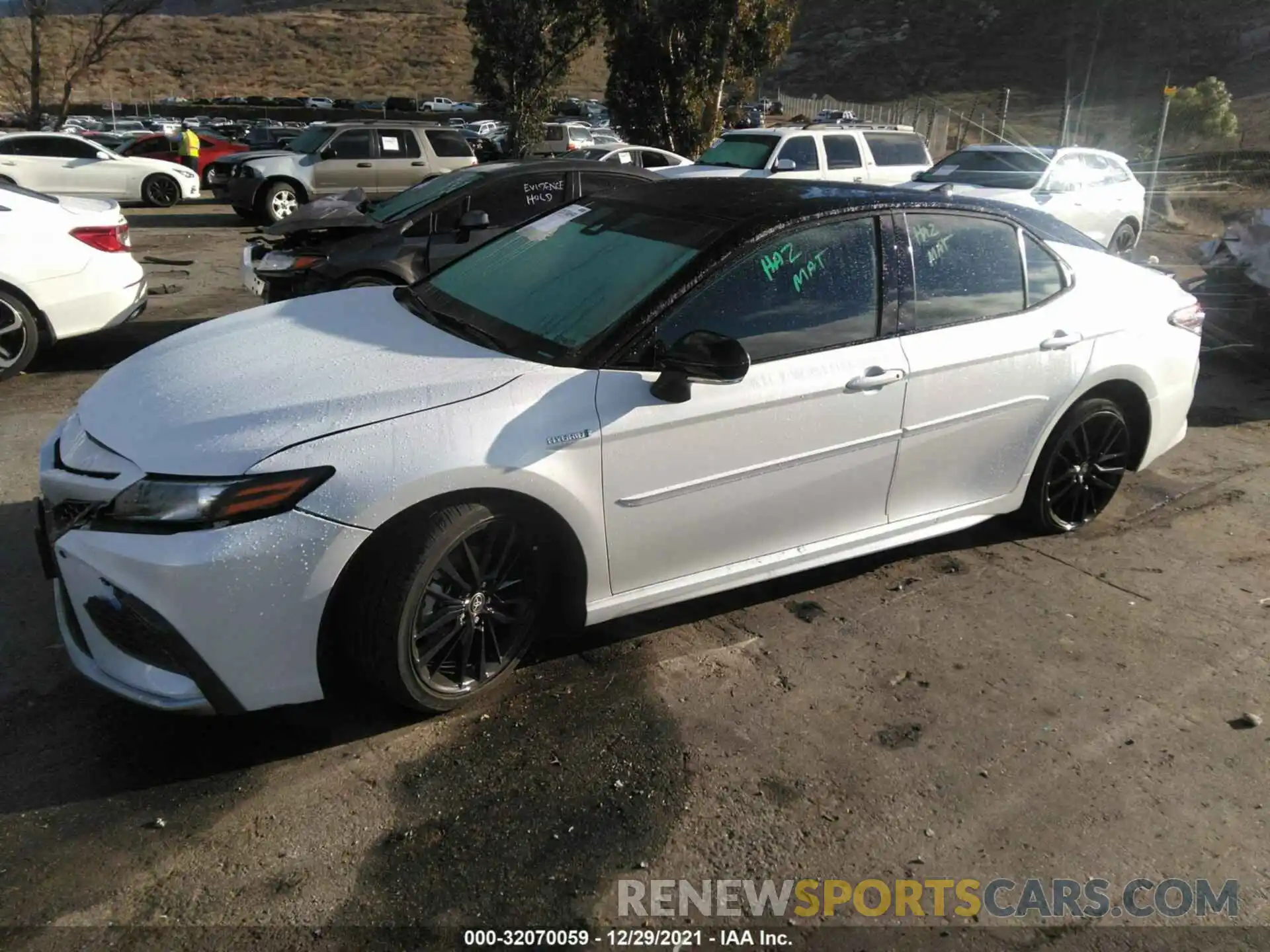 2 Photograph of a damaged car 4T1K31AKXMU023740 TOYOTA CAMRY 2021