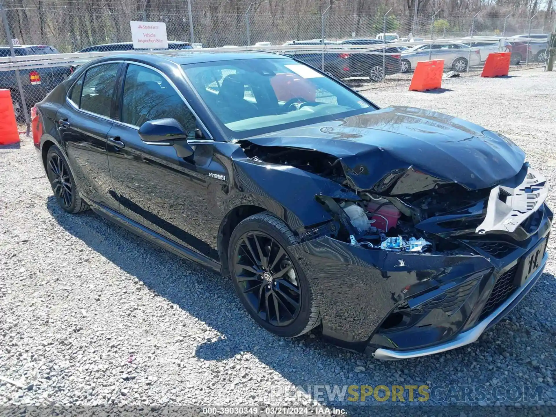 1 Photograph of a damaged car 4T1K31AKXMU024306 TOYOTA CAMRY 2021