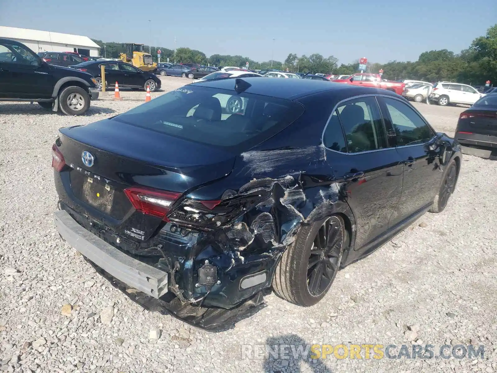 4 Photograph of a damaged car 4T1K31AKXMU547261 TOYOTA CAMRY 2021