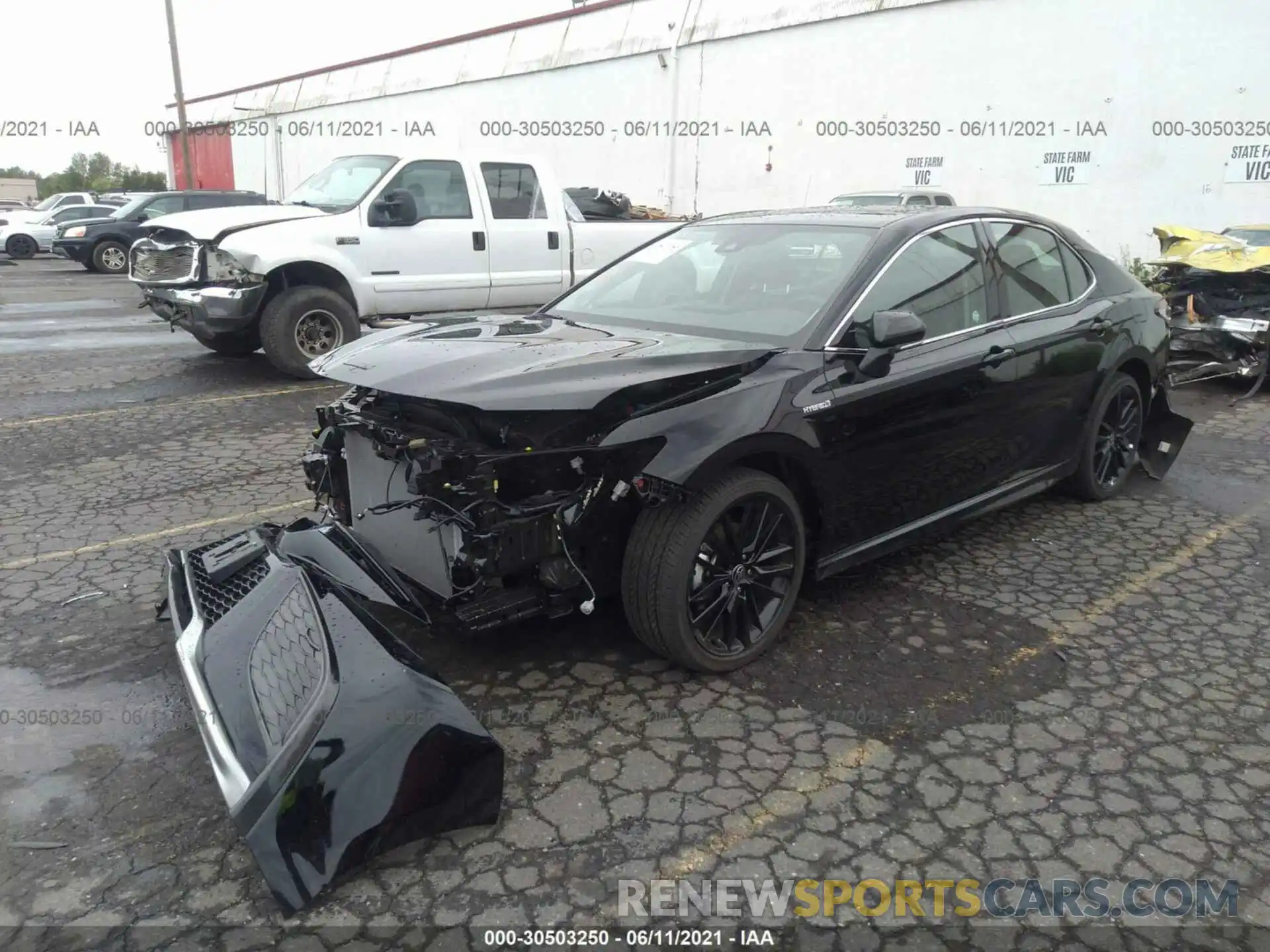 2 Photograph of a damaged car 4T1K31AKXMU551097 TOYOTA CAMRY 2021