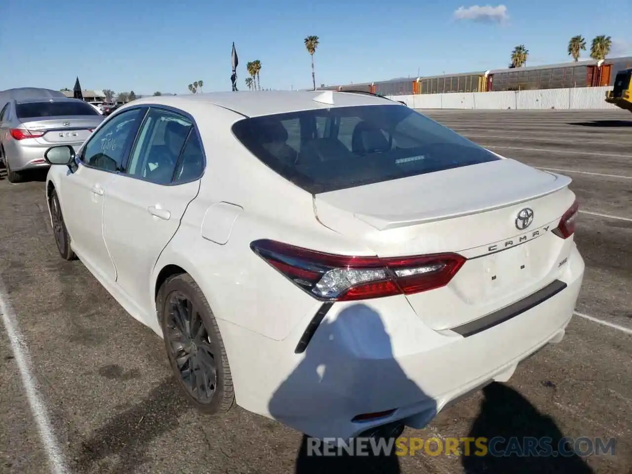 3 Photograph of a damaged car 4T1K61AK0MU423412 TOYOTA CAMRY 2021