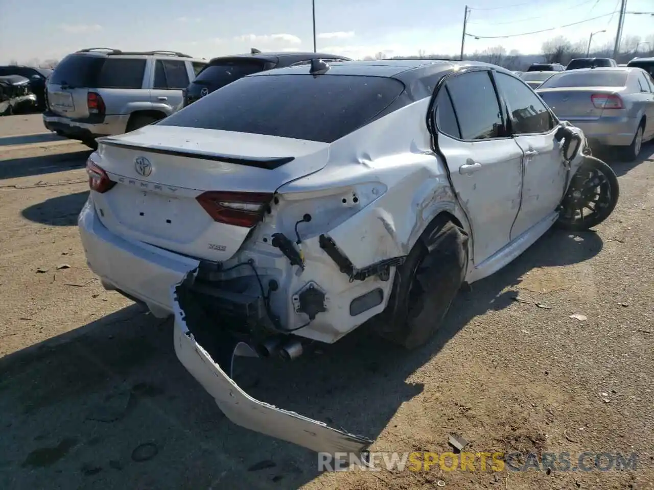 4 Photograph of a damaged car 4T1K61AK0MU444373 TOYOTA CAMRY 2021