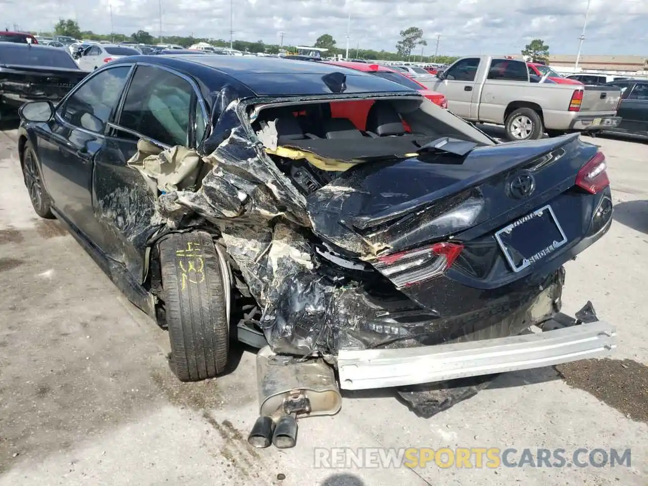 3 Photograph of a damaged car 4T1K61AK0MU513837 TOYOTA CAMRY 2021