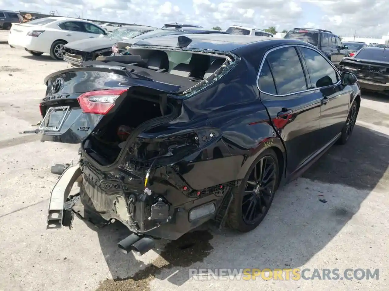 4 Photograph of a damaged car 4T1K61AK0MU513837 TOYOTA CAMRY 2021