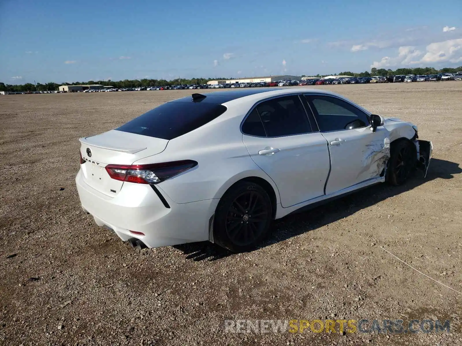 4 Photograph of a damaged car 4T1K61AK0MU552489 TOYOTA CAMRY 2021