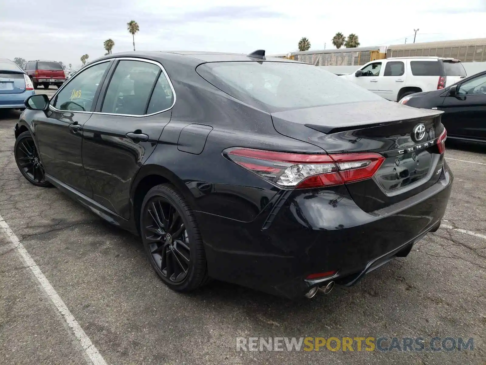 3 Photograph of a damaged car 4T1K61AK0MU583077 TOYOTA CAMRY 2021