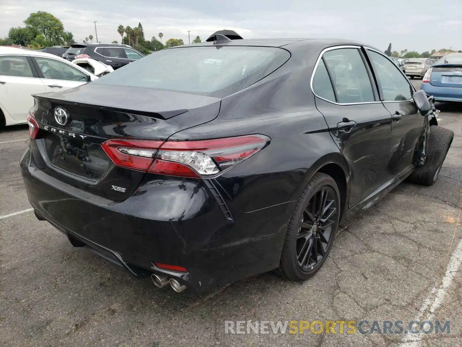 4 Photograph of a damaged car 4T1K61AK0MU583077 TOYOTA CAMRY 2021