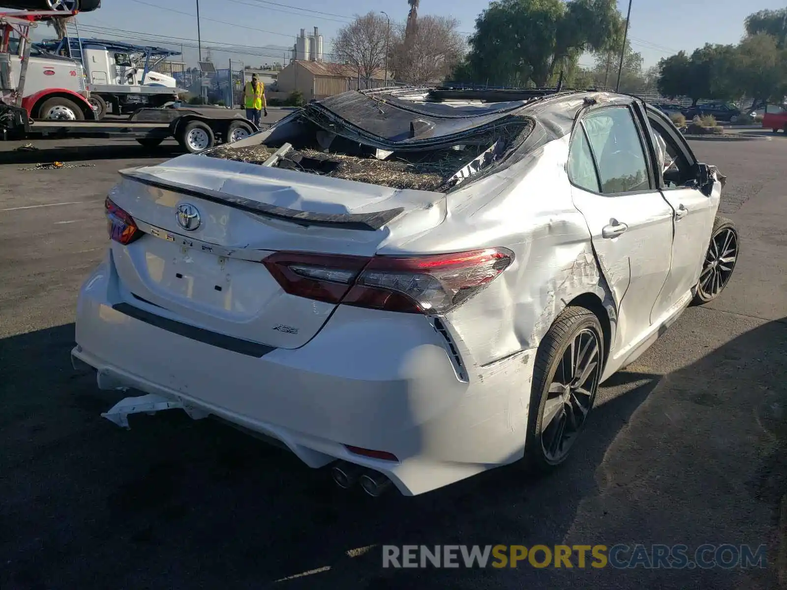 4 Photograph of a damaged car 4T1K61AK1MU441031 TOYOTA CAMRY 2021