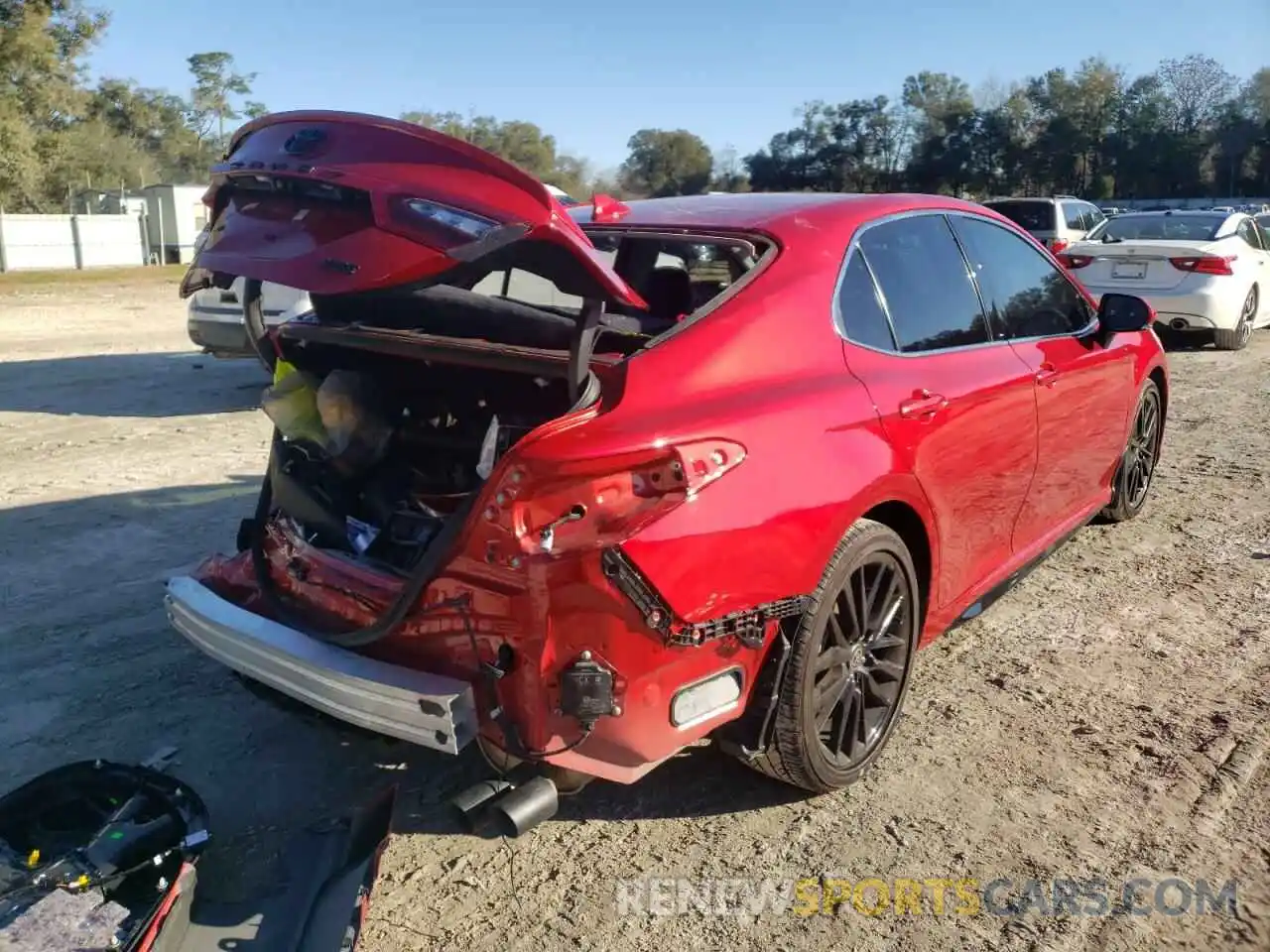 4 Photograph of a damaged car 4T1K61AK1MU450327 TOYOTA CAMRY 2021