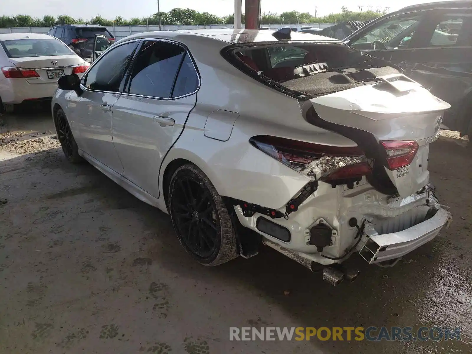 3 Photograph of a damaged car 4T1K61AK1MU529156 TOYOTA CAMRY 2021