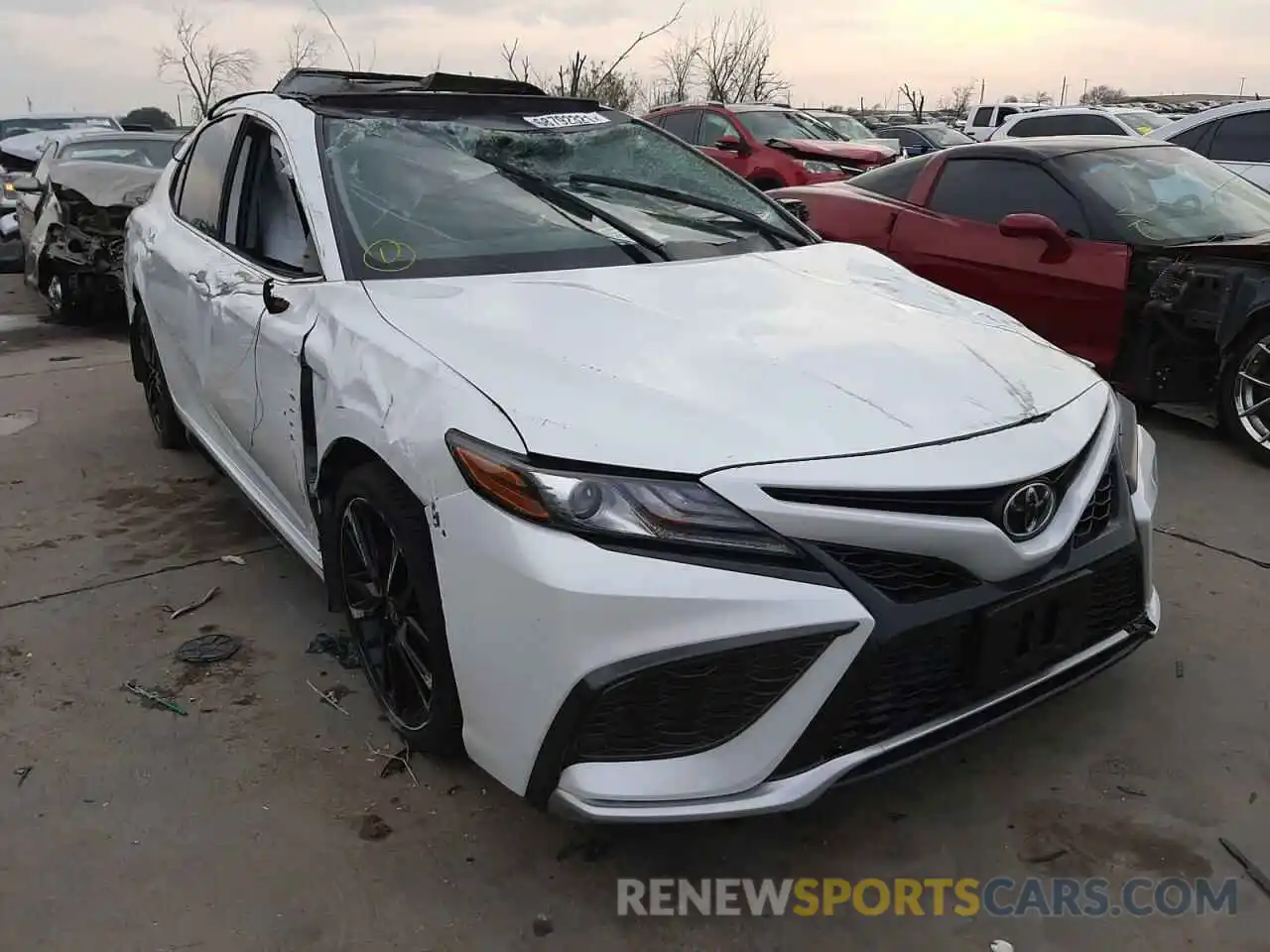 1 Photograph of a damaged car 4T1K61AK2MU405705 TOYOTA CAMRY 2021