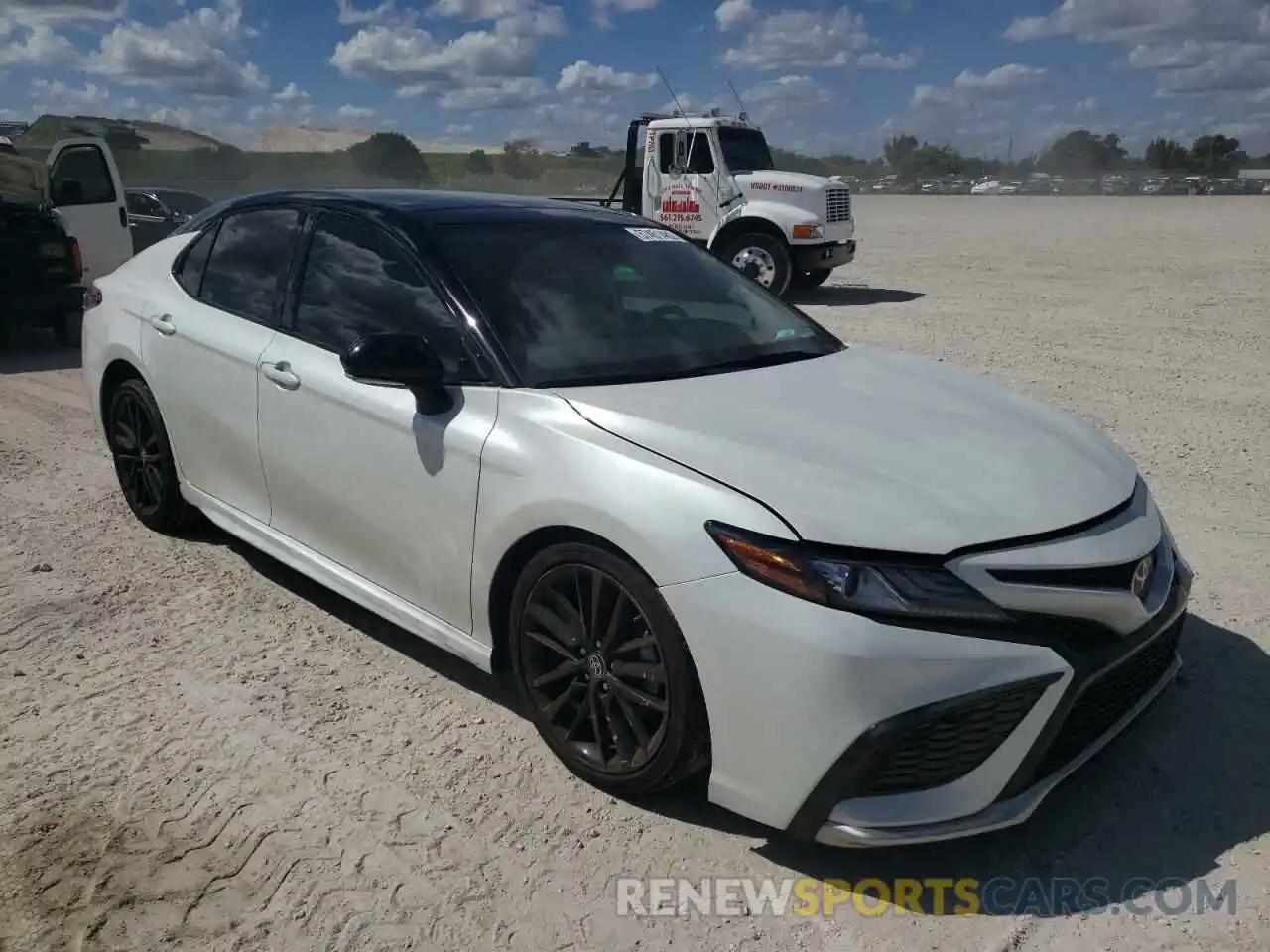 1 Photograph of a damaged car 4T1K61AK2MU462647 TOYOTA CAMRY 2021