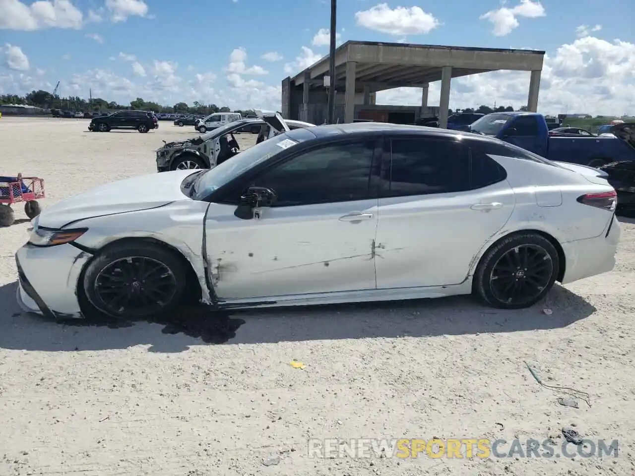 9 Photograph of a damaged car 4T1K61AK2MU462647 TOYOTA CAMRY 2021