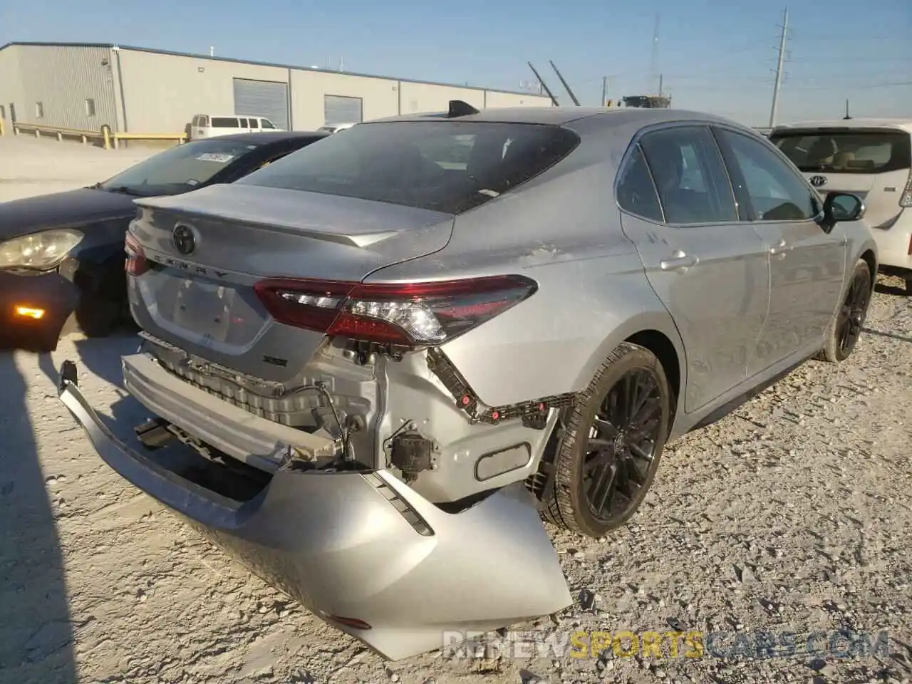 4 Photograph of a damaged car 4T1K61AK2MU464222 TOYOTA CAMRY 2021