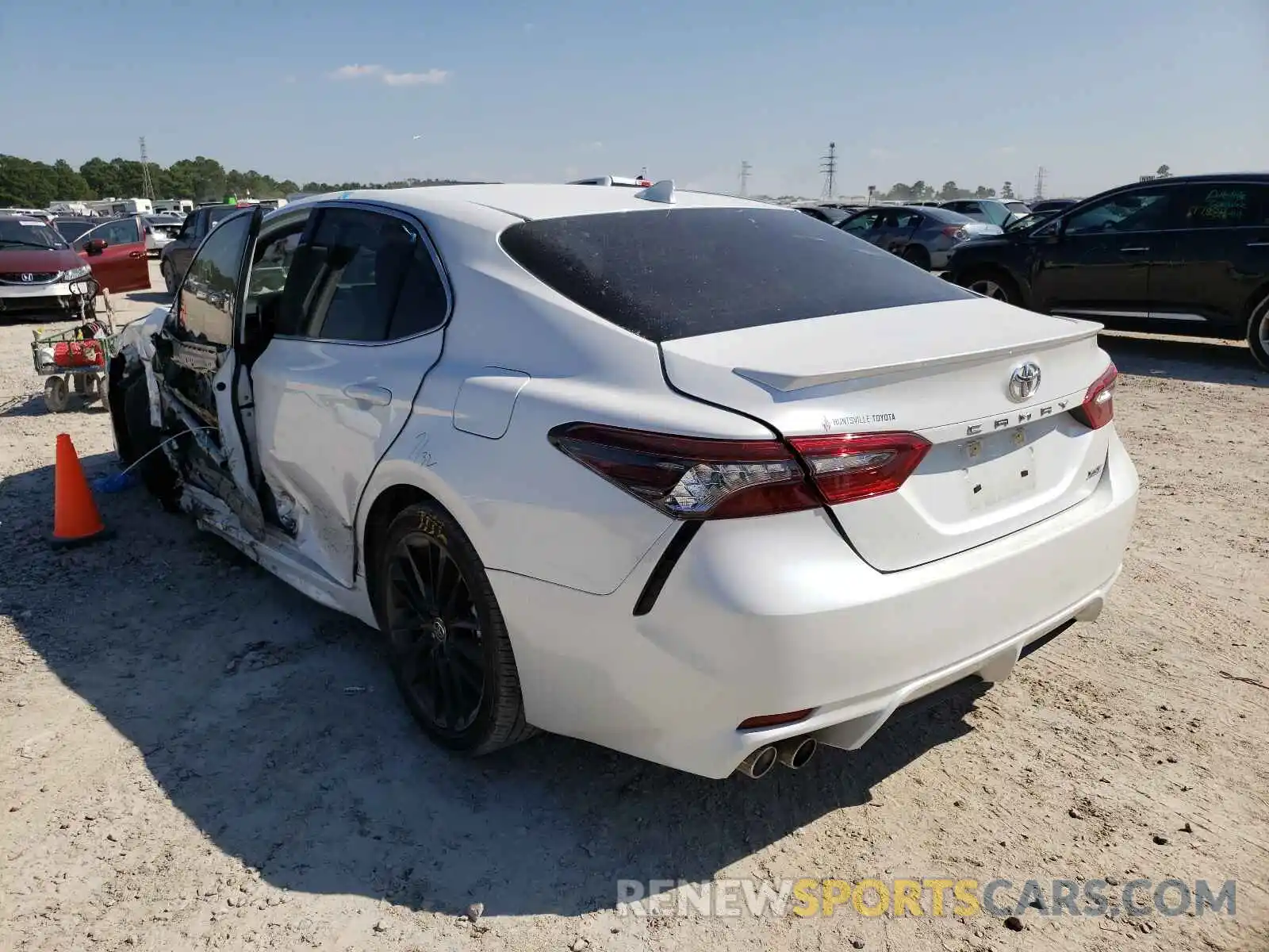 3 Photograph of a damaged car 4T1K61AK2MU577510 TOYOTA CAMRY 2021