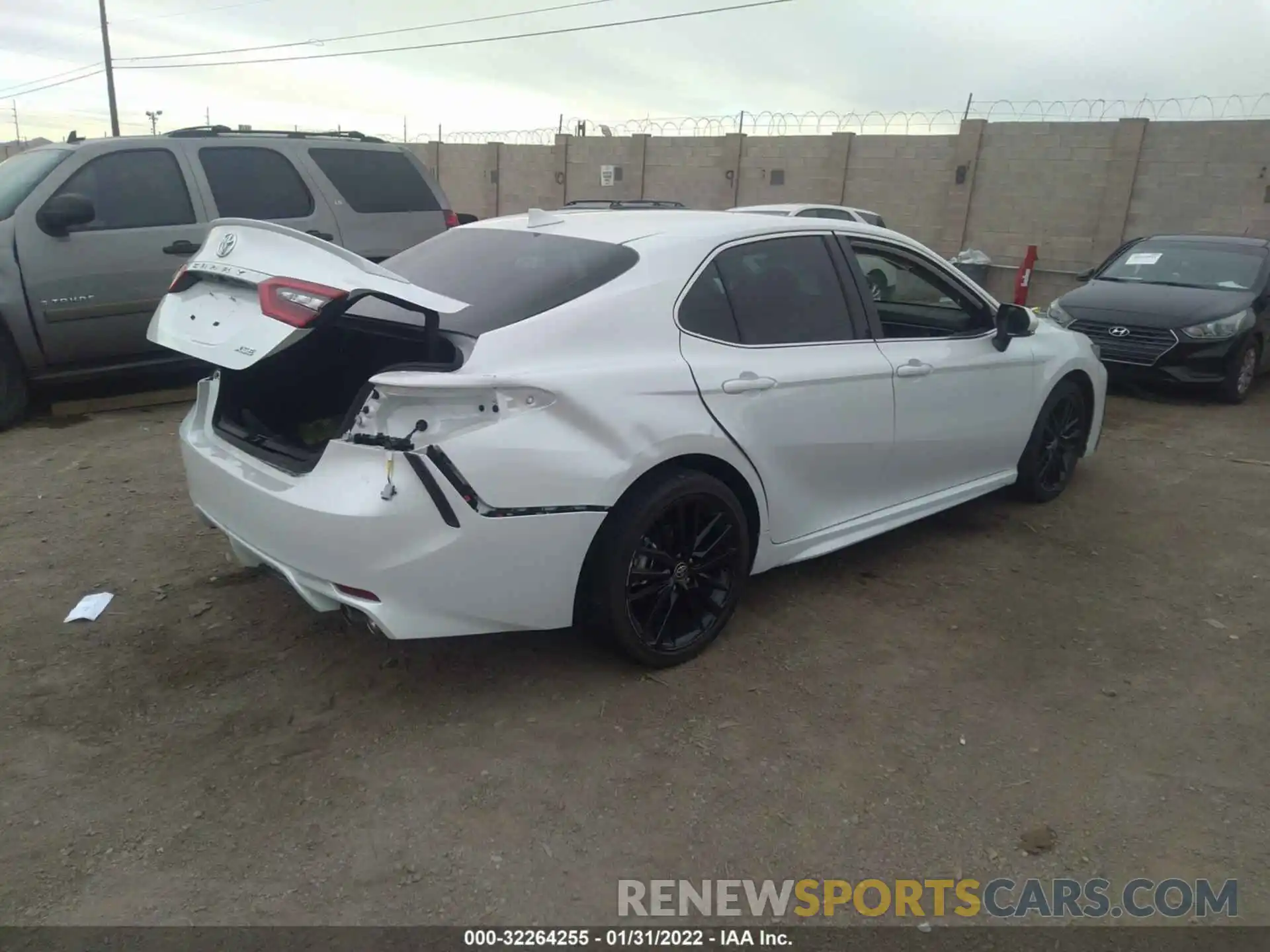 4 Photograph of a damaged car 4T1K61AK2MU598342 TOYOTA CAMRY 2021