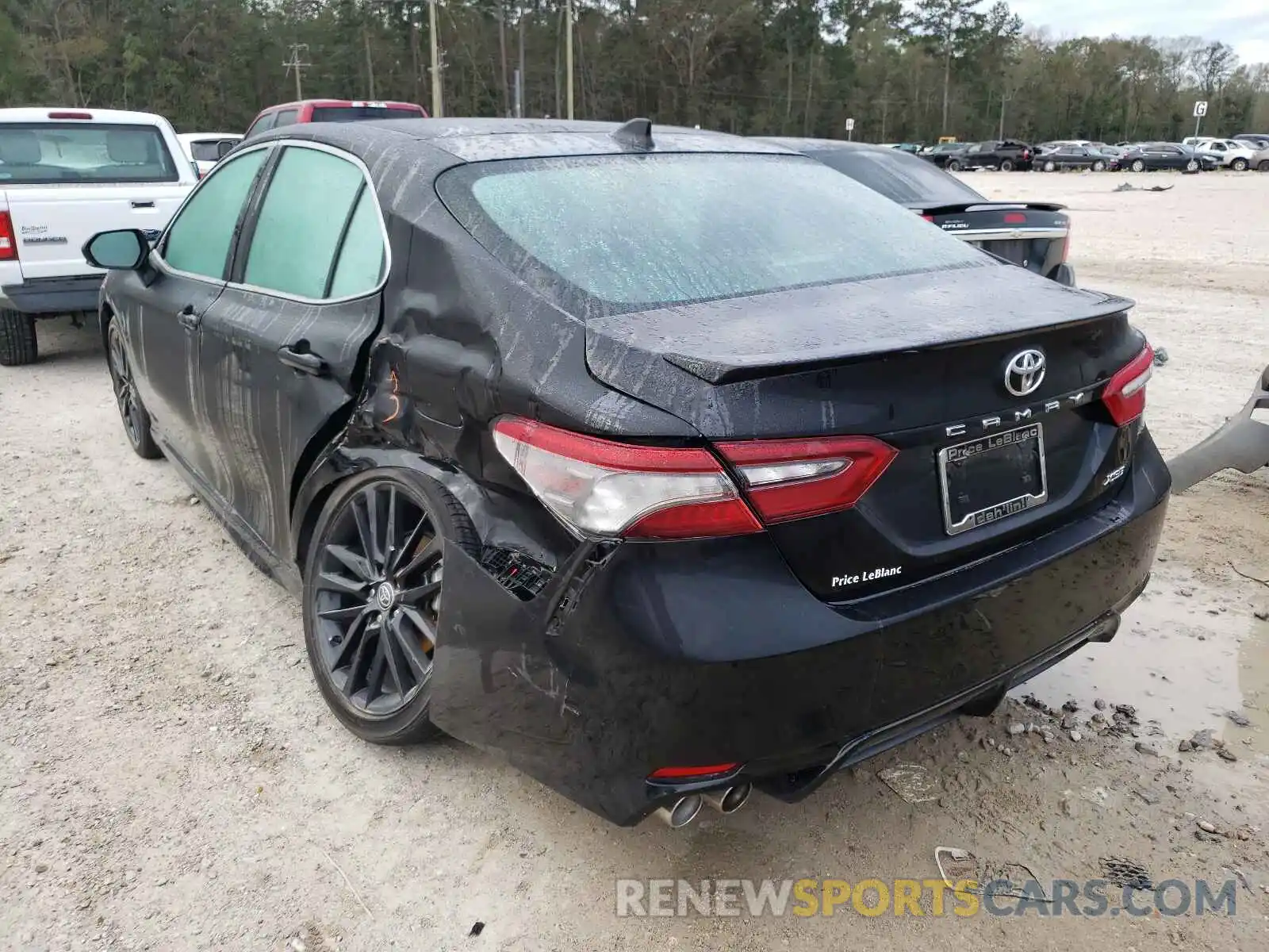 3 Photograph of a damaged car 4T1K61AK3MU418303 TOYOTA CAMRY 2021