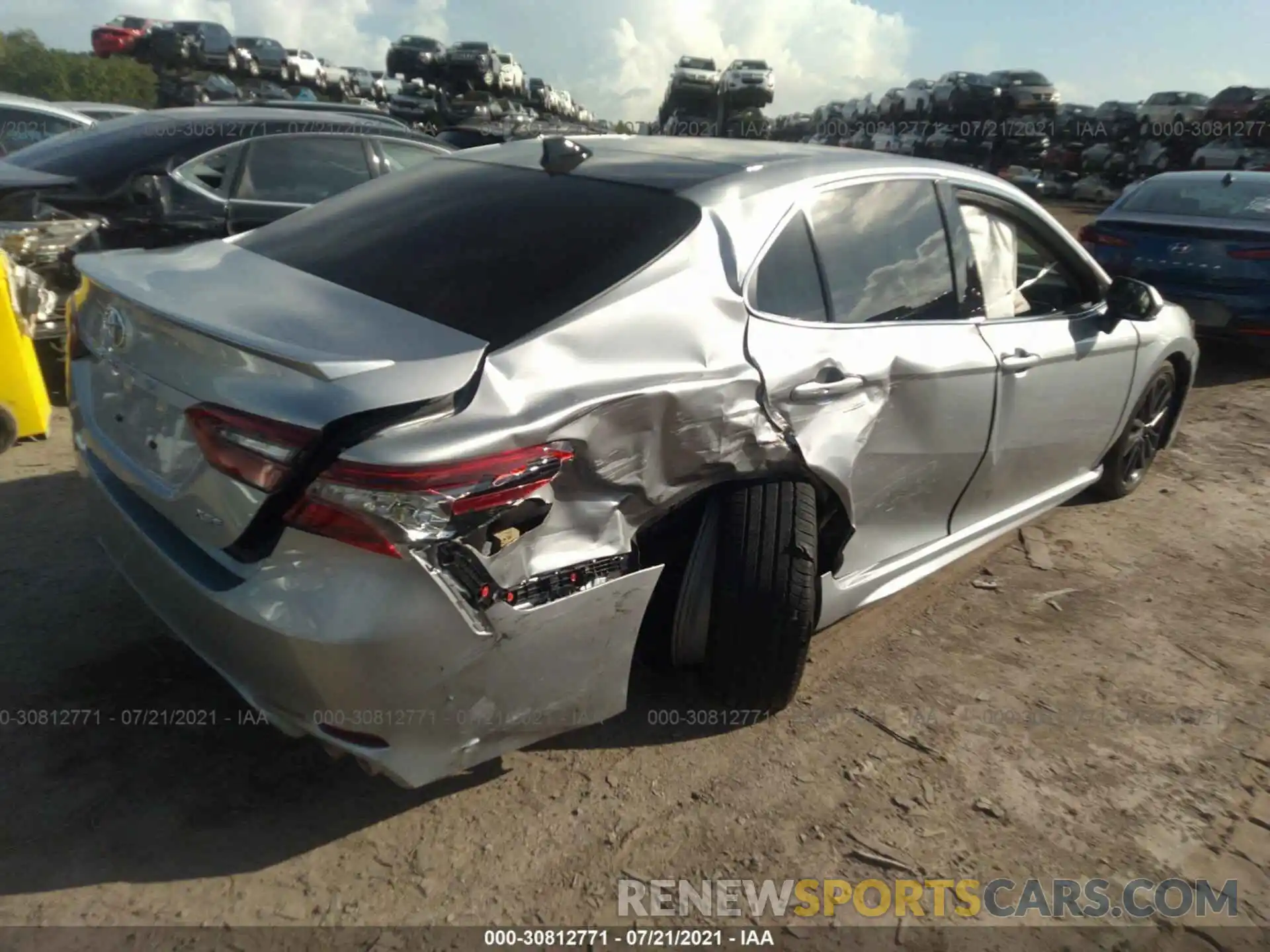 4 Photograph of a damaged car 4T1K61AK3MU432153 TOYOTA CAMRY 2021