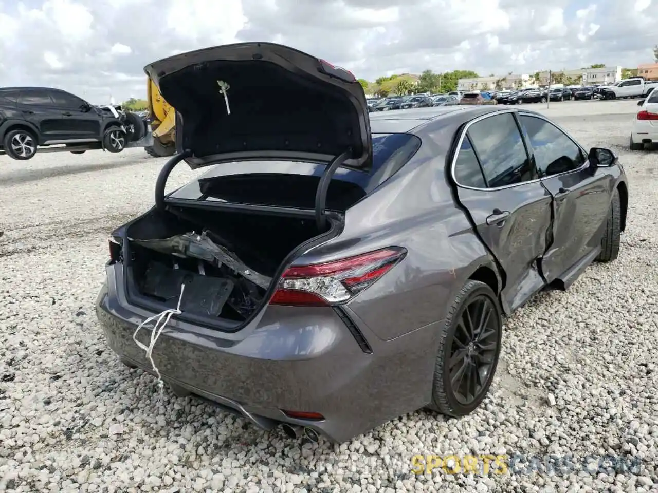 4 Photograph of a damaged car 4T1K61AK3MU550168 TOYOTA CAMRY 2021