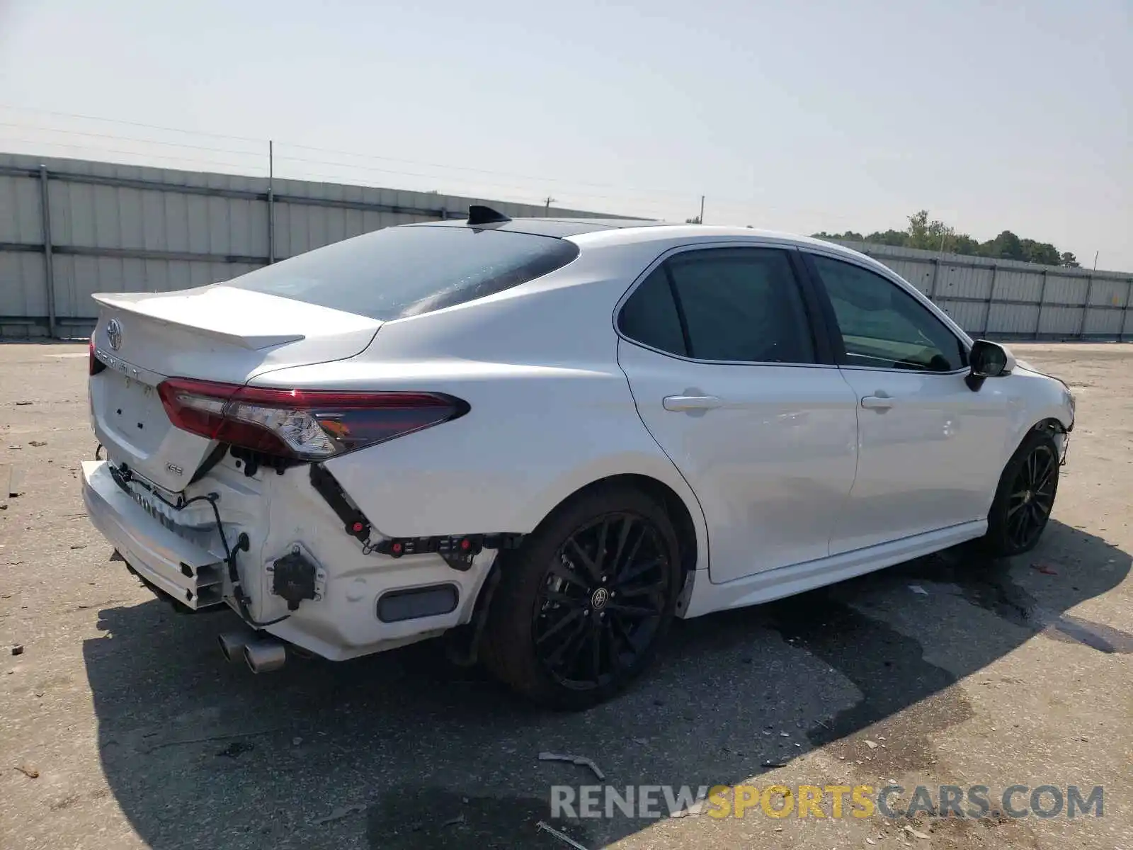 4 Photograph of a damaged car 4T1K61AK3MU571800 TOYOTA CAMRY 2021