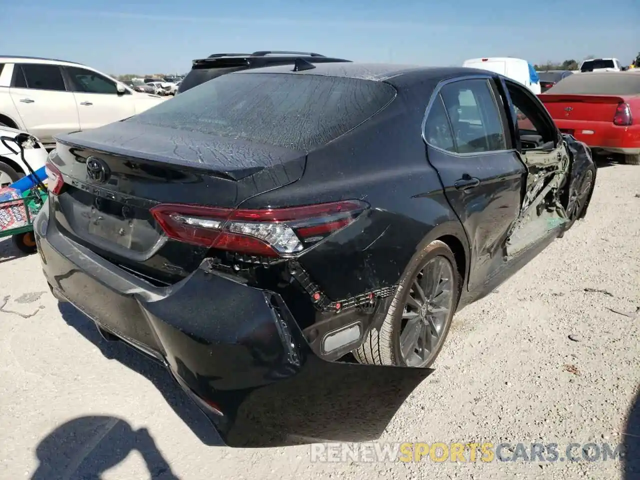 4 Photograph of a damaged car 4T1K61AK3MU613222 TOYOTA CAMRY 2021