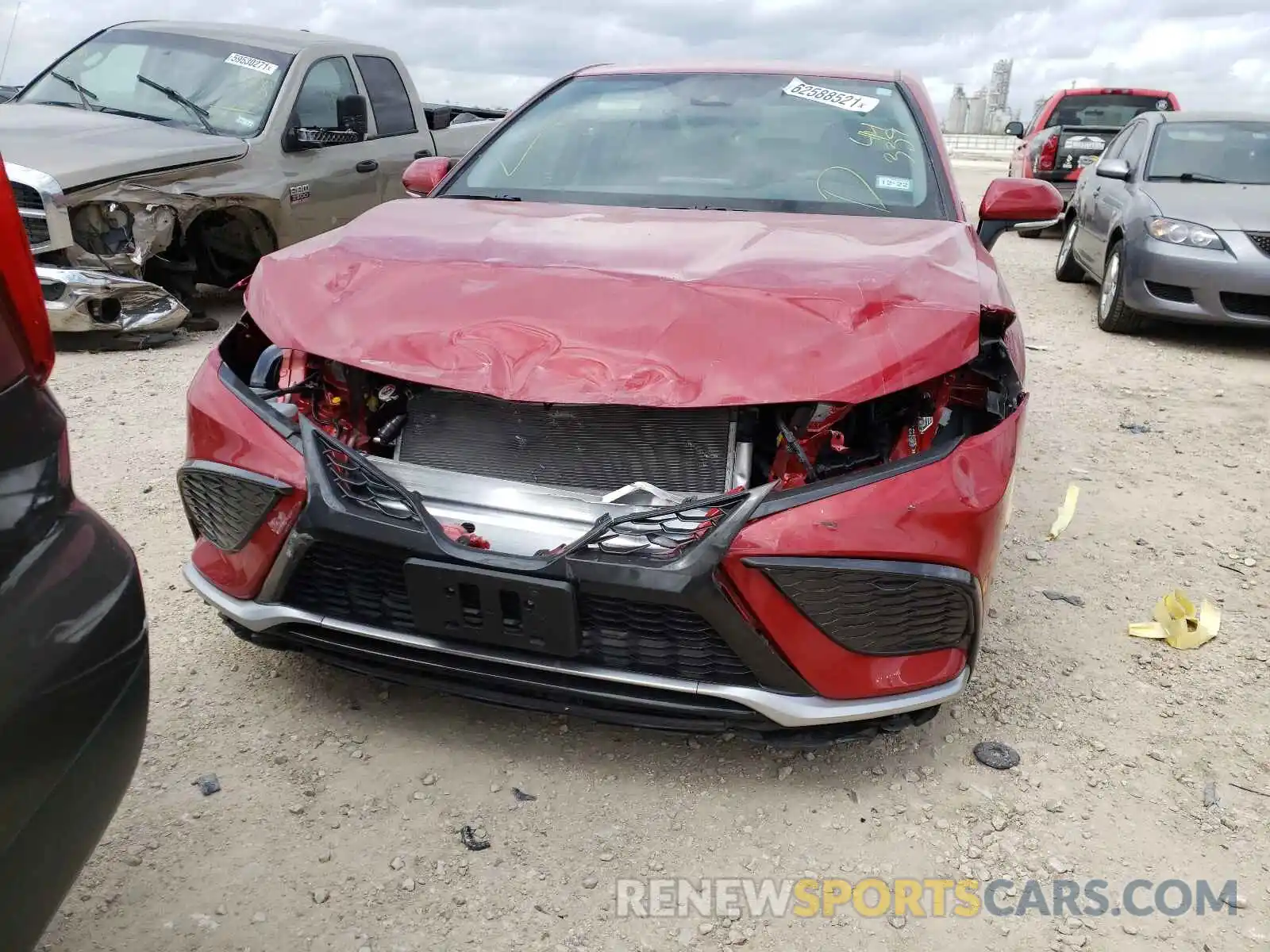 9 Photograph of a damaged car 4T1K61AK4MU414339 TOYOTA CAMRY 2021