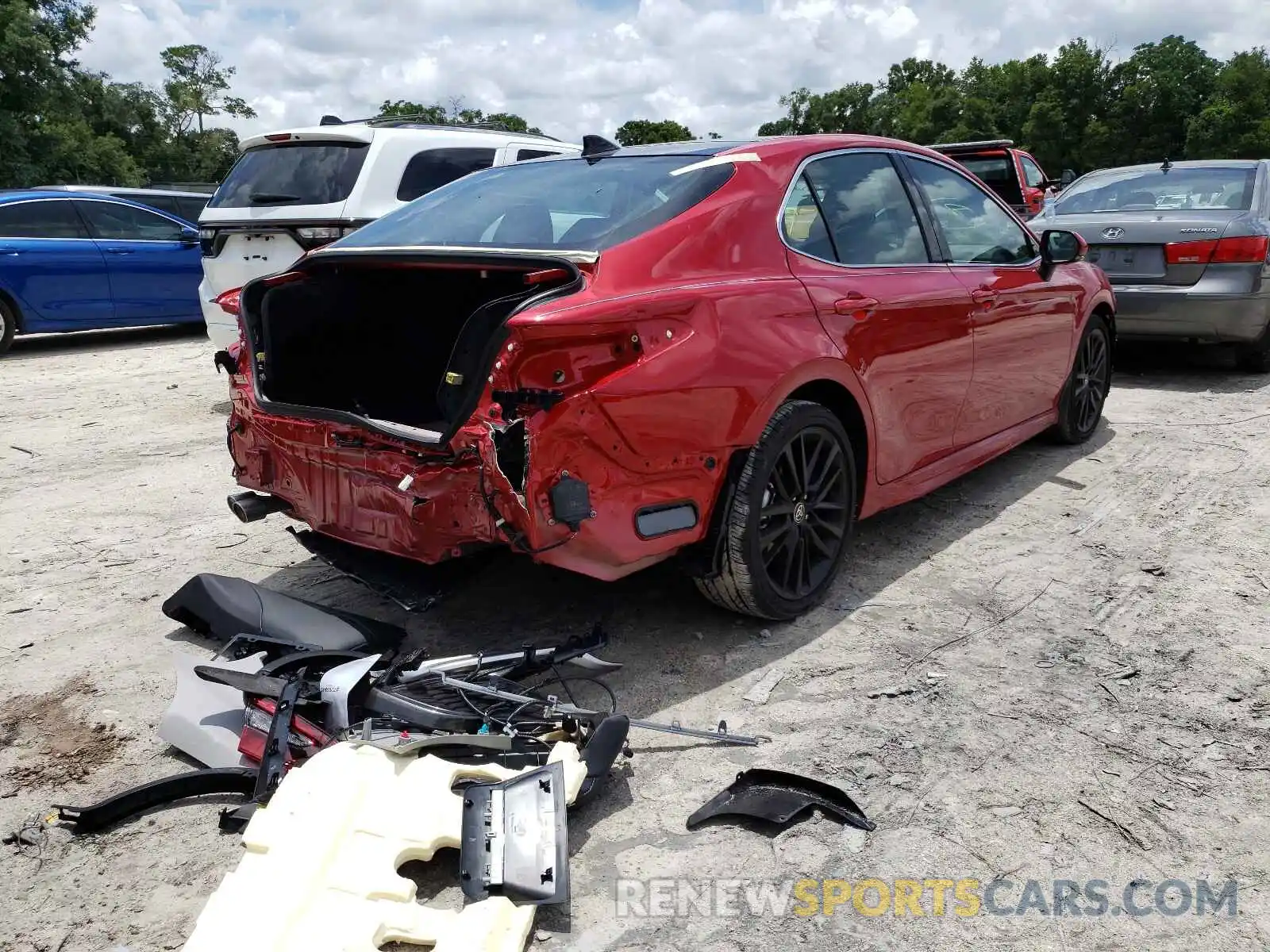 4 Photograph of a damaged car 4T1K61AK4MU417306 TOYOTA CAMRY 2021