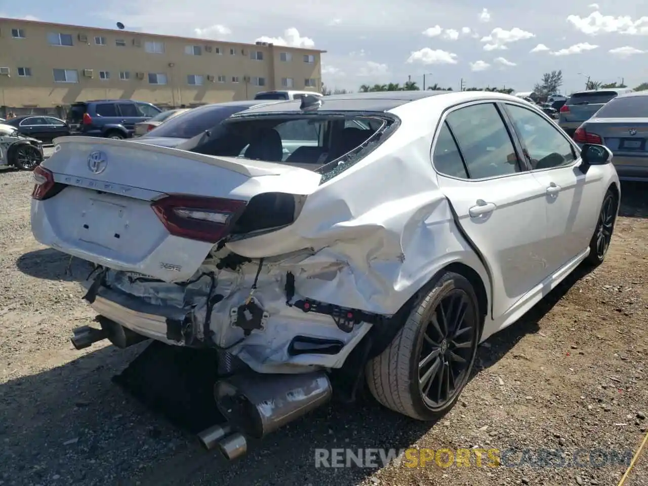 4 Photograph of a damaged car 4T1K61AK4MU417533 TOYOTA CAMRY 2021