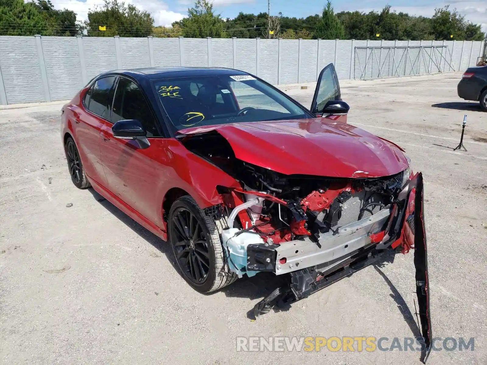 1 Photograph of a damaged car 4T1K61AK4MU420271 TOYOTA CAMRY 2021