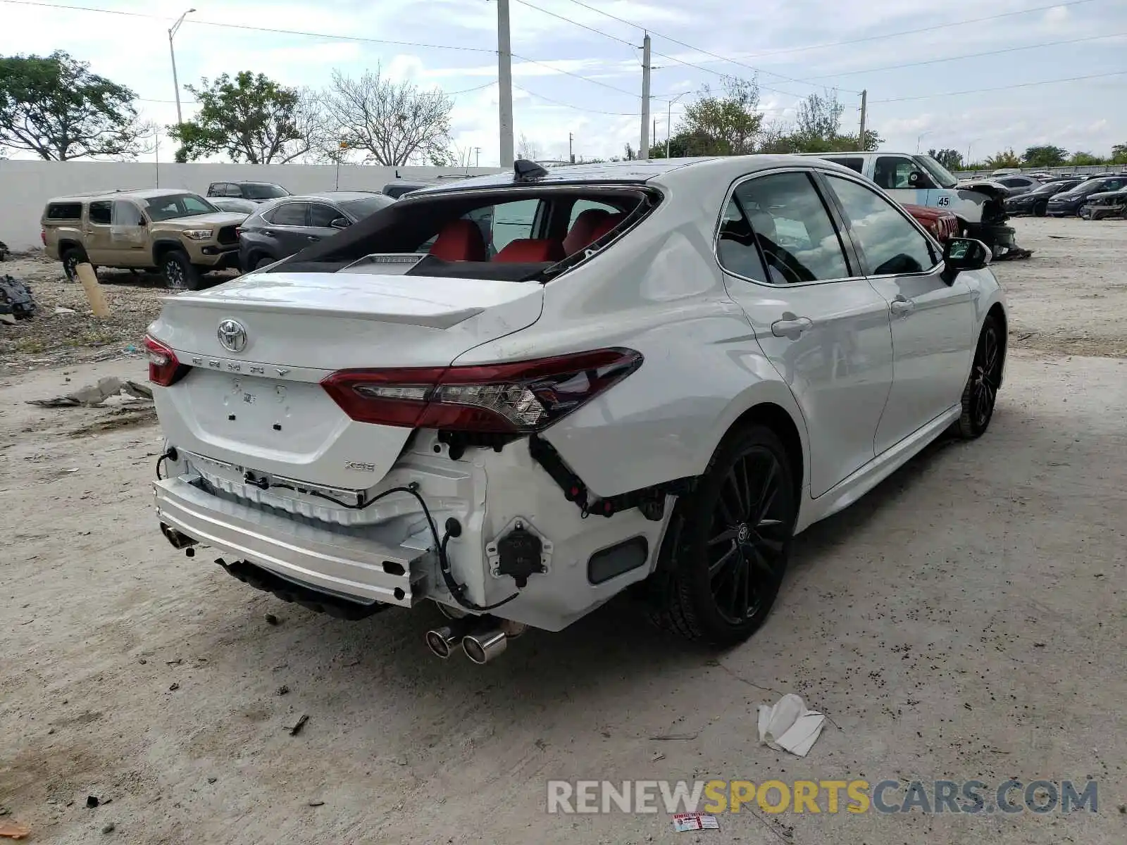 4 Photograph of a damaged car 4T1K61AK5MU543982 TOYOTA CAMRY 2021