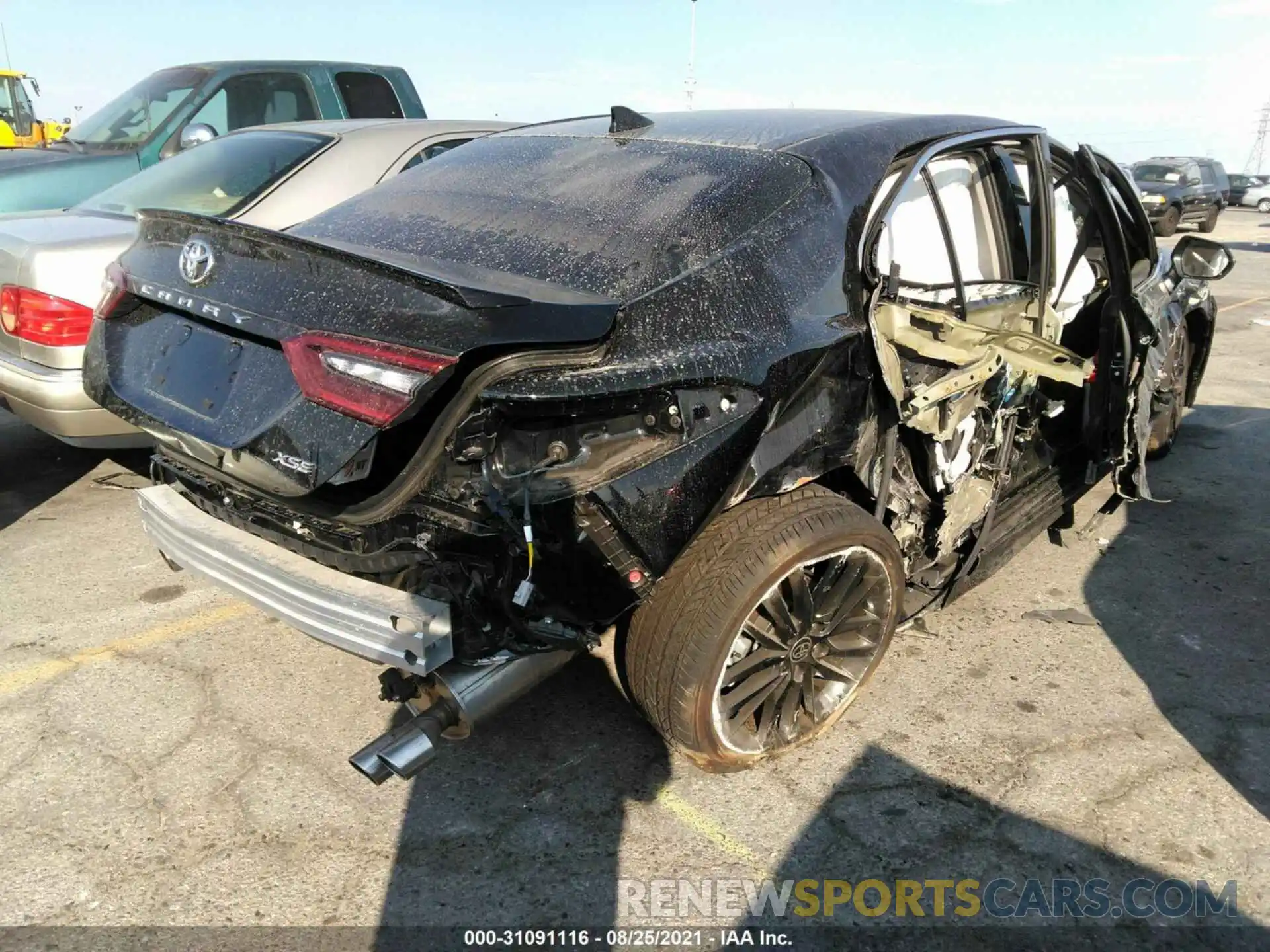 4 Photograph of a damaged car 4T1K61AK5MU586945 TOYOTA CAMRY 2021