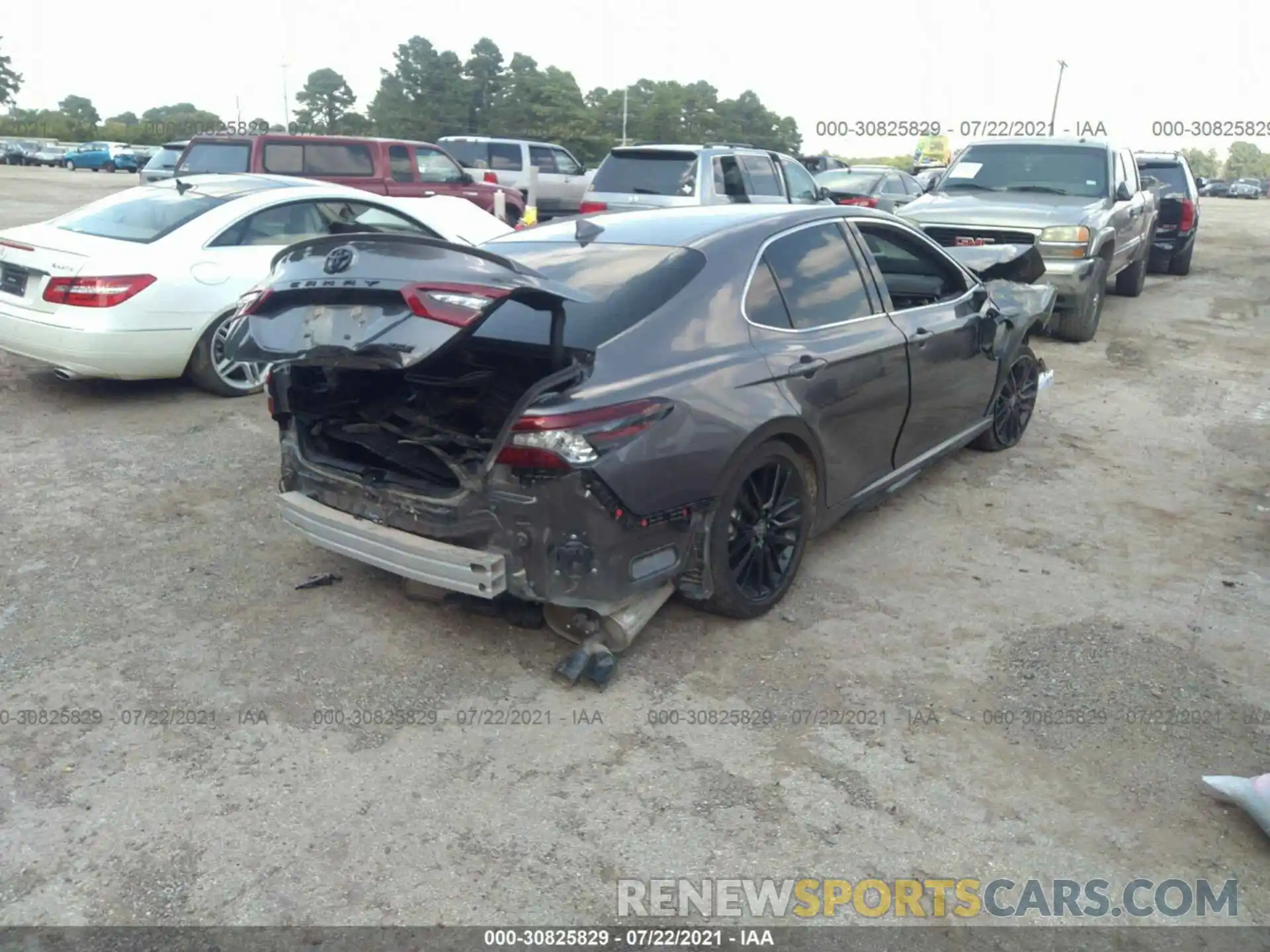 4 Photograph of a damaged car 4T1K61AK6MU443843 TOYOTA CAMRY 2021