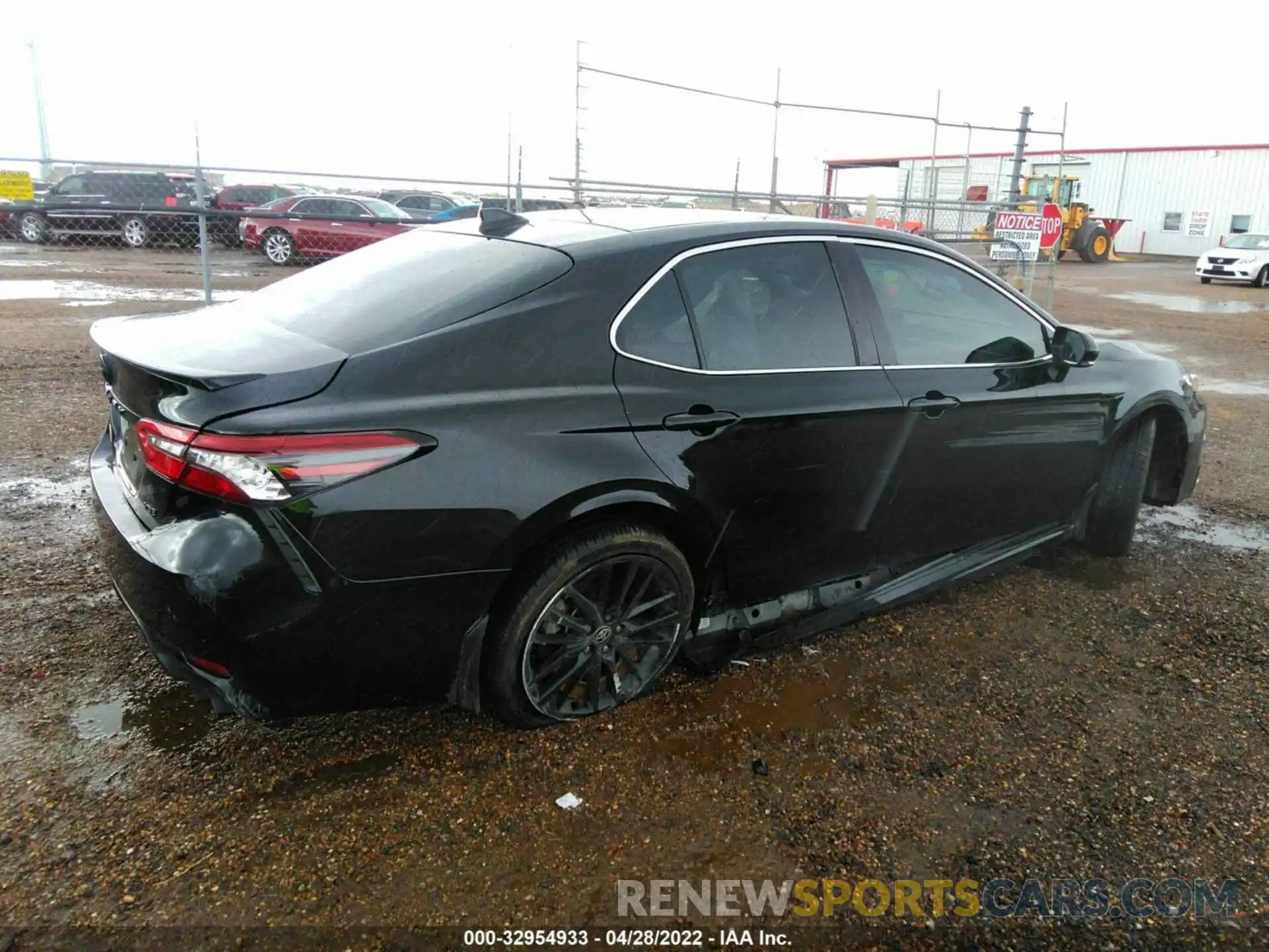 4 Photograph of a damaged car 4T1K61AK6MU517083 TOYOTA CAMRY 2021