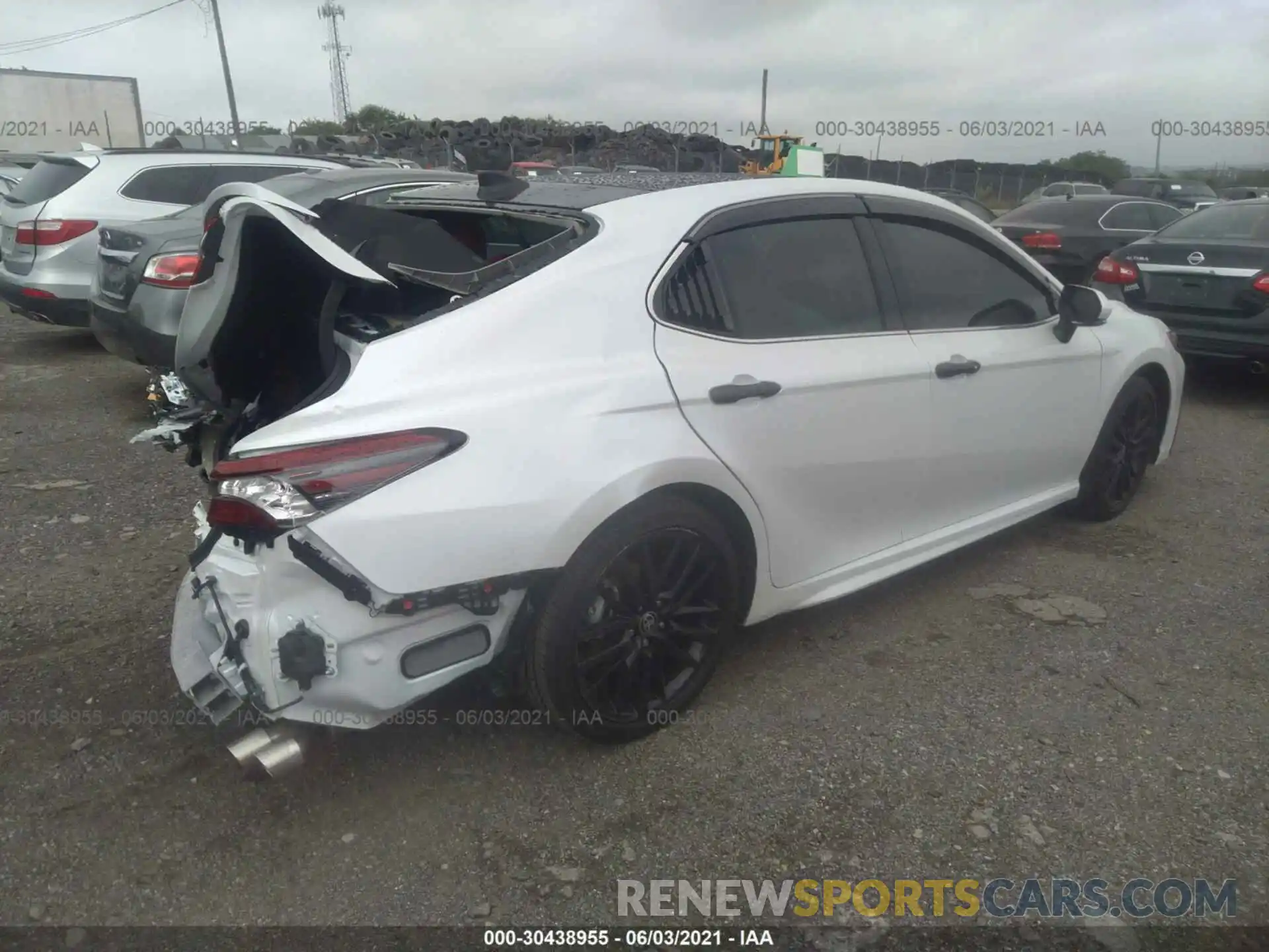 4 Photograph of a damaged car 4T1K61AK6MU530870 TOYOTA CAMRY 2021