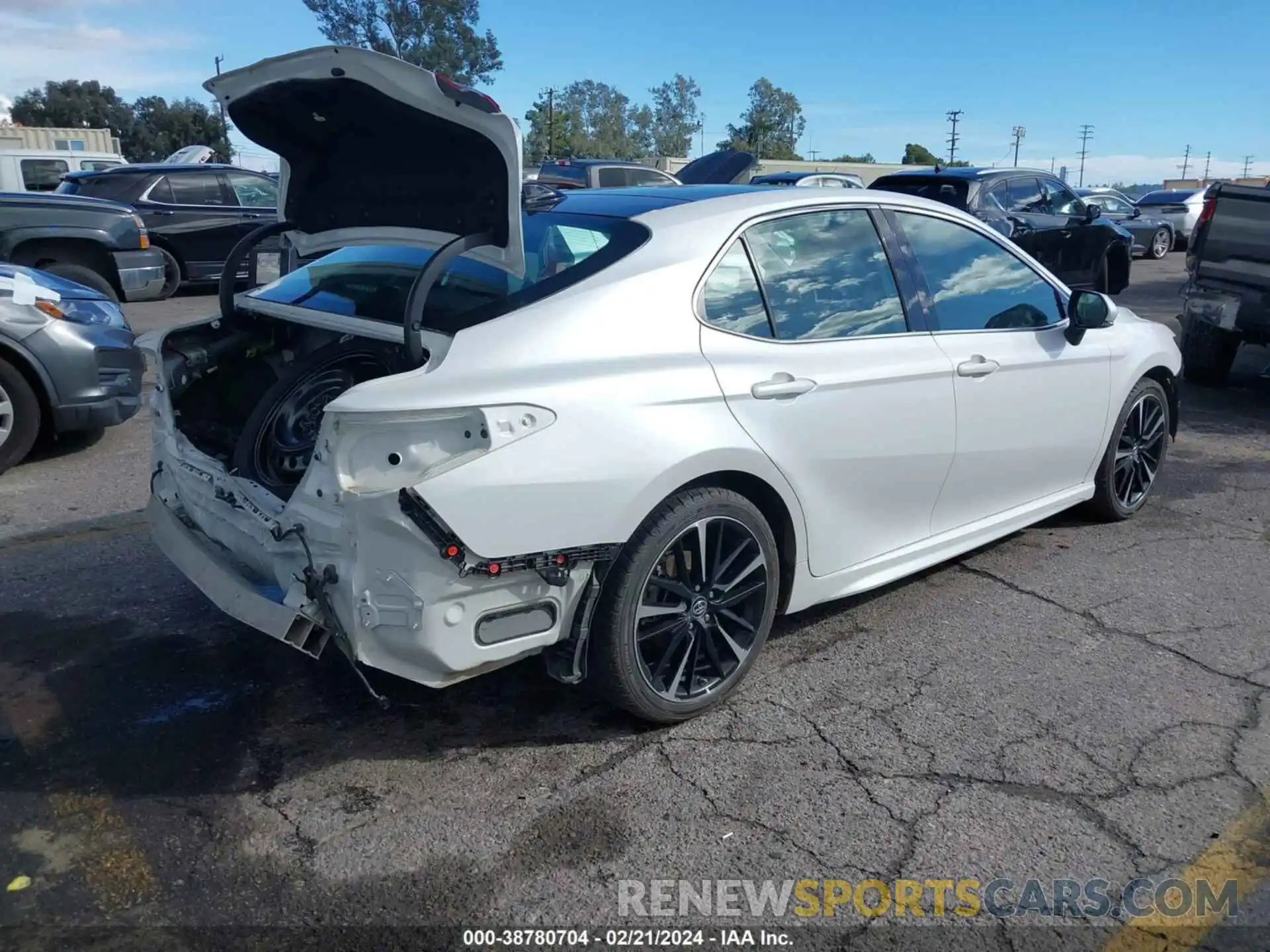 4 Photograph of a damaged car 4T1K61AK6MU606040 TOYOTA CAMRY 2021