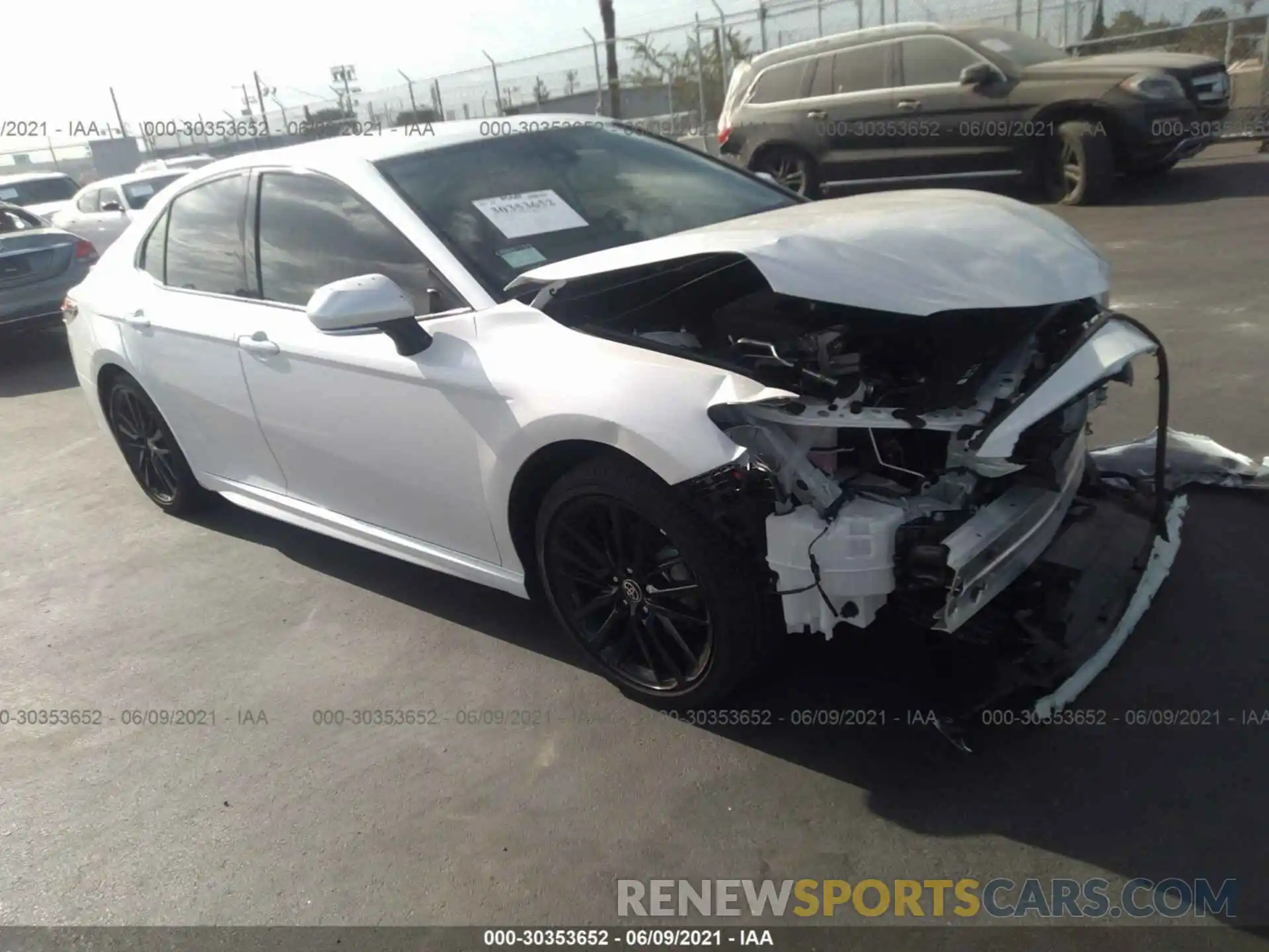 1 Photograph of a damaged car 4T1K61AK7MU421771 TOYOTA CAMRY 2021